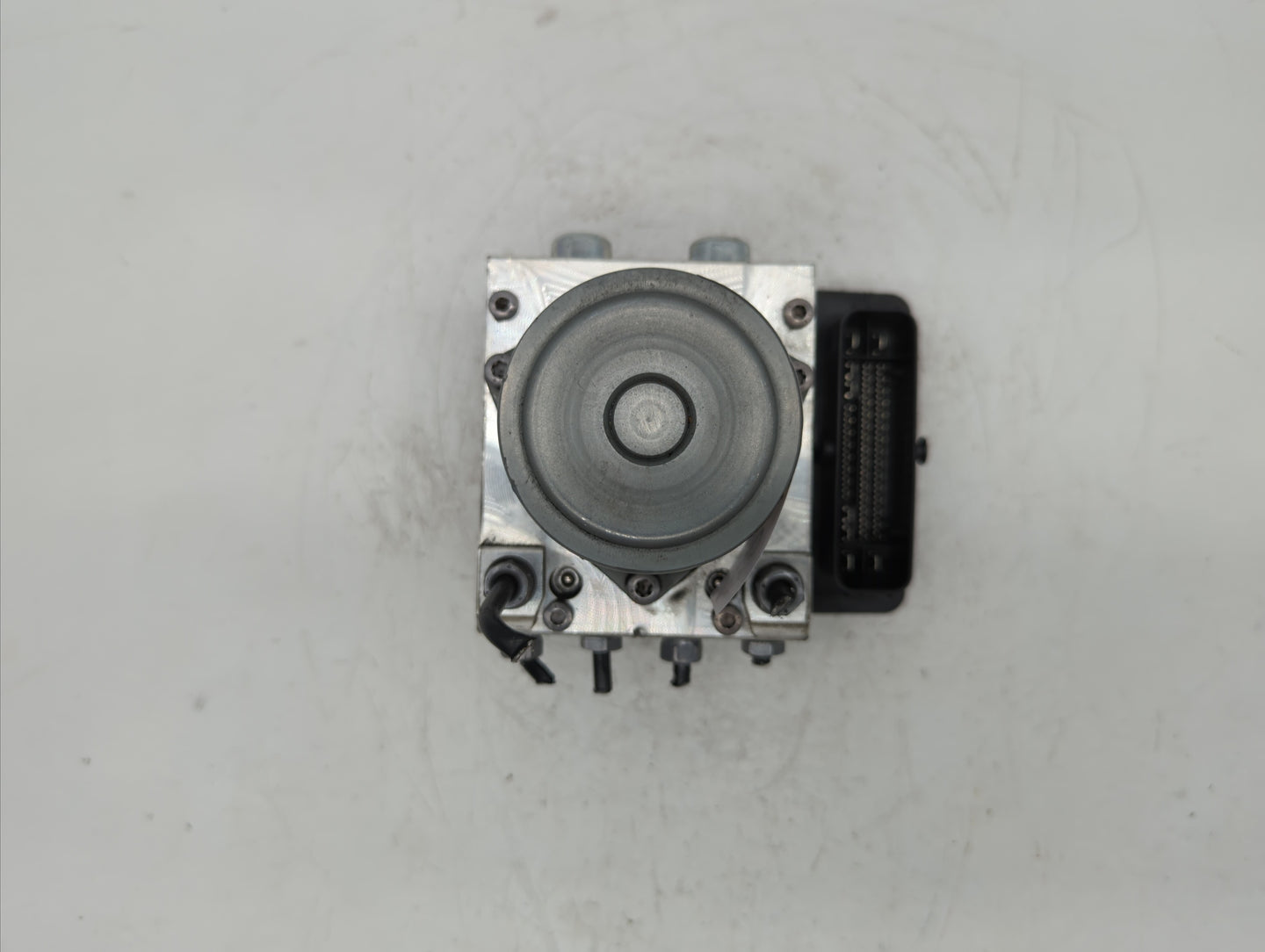 2018 Jeep Renegade ABS Pump Control Module Replacement P/N:52080677 52137661 Fits OEM Used Auto Parts - Oemusedautoparts1.co