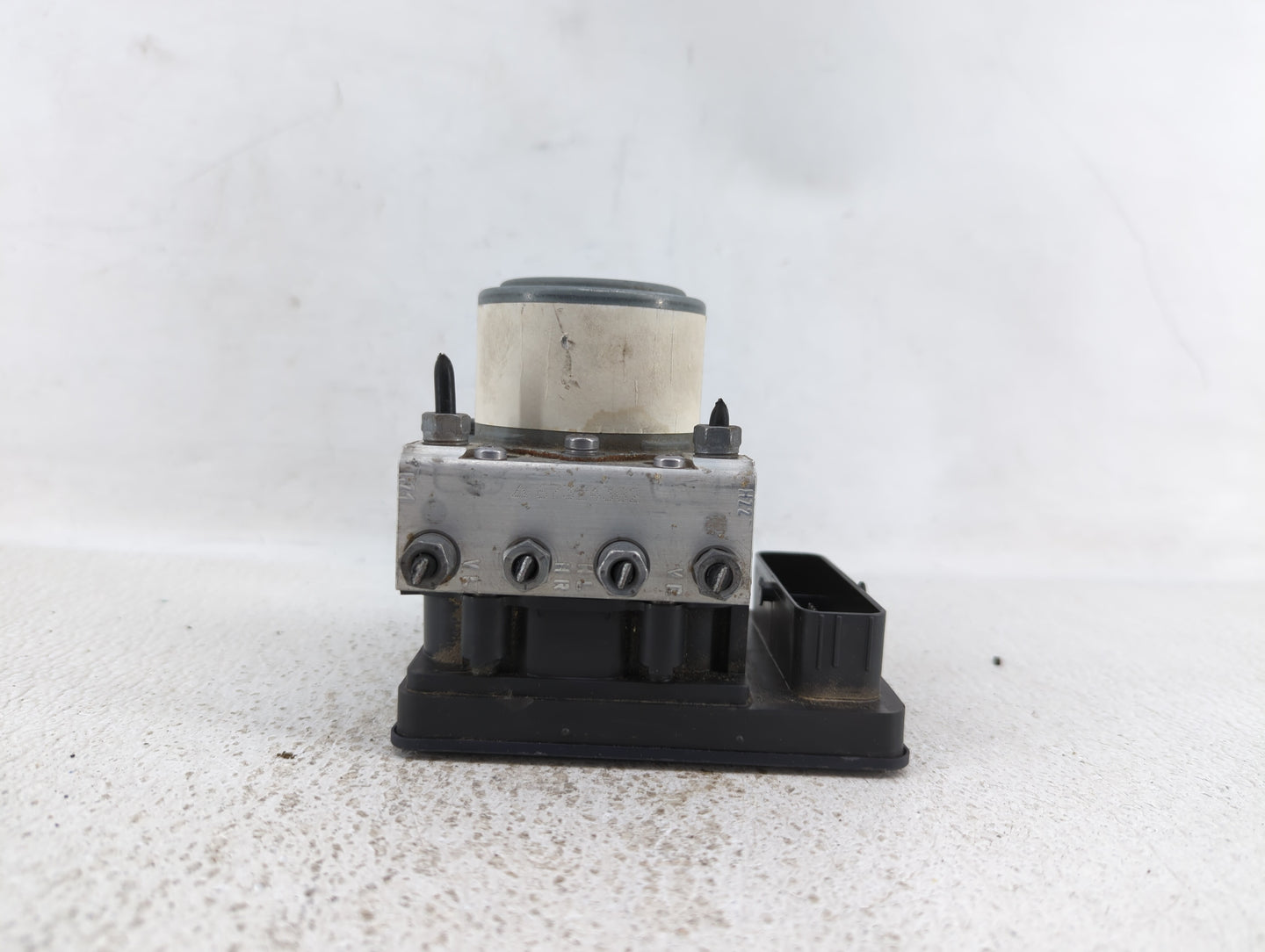 2018 Jeep Renegade ABS Pump Control Module Replacement P/N:52080677 52137661 Fits OEM Used Auto Parts - Oemusedautoparts1.co