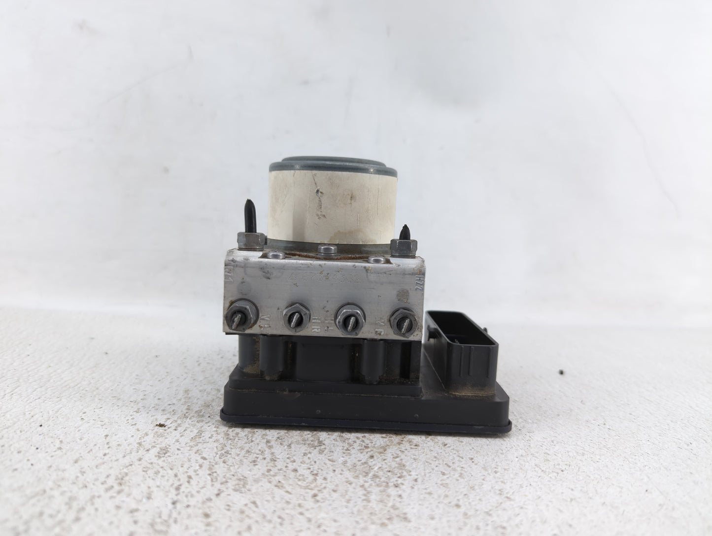 2018 Jeep Renegade ABS Pump Control Module Replacement P/N:52080677 52137661 Fits OEM Used Auto Parts - Oemusedautoparts1.co