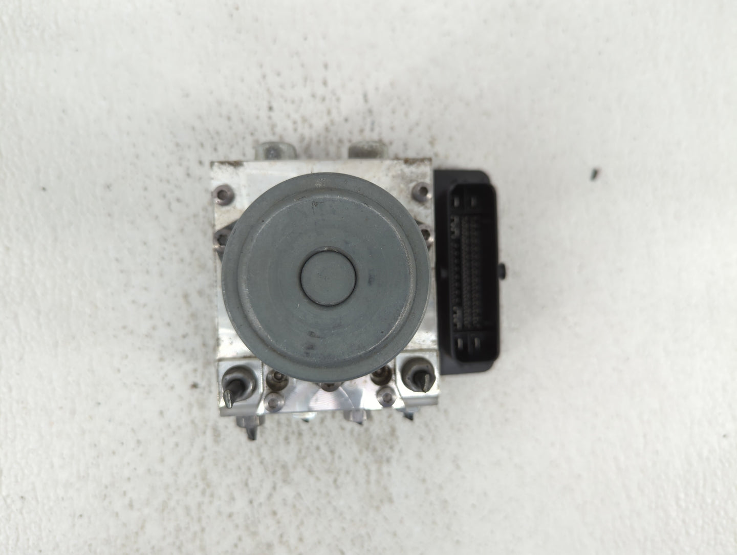 2018 Jeep Renegade ABS Pump Control Module Replacement P/N:52080677 52137661 Fits OEM Used Auto Parts - Oemusedautoparts1.co