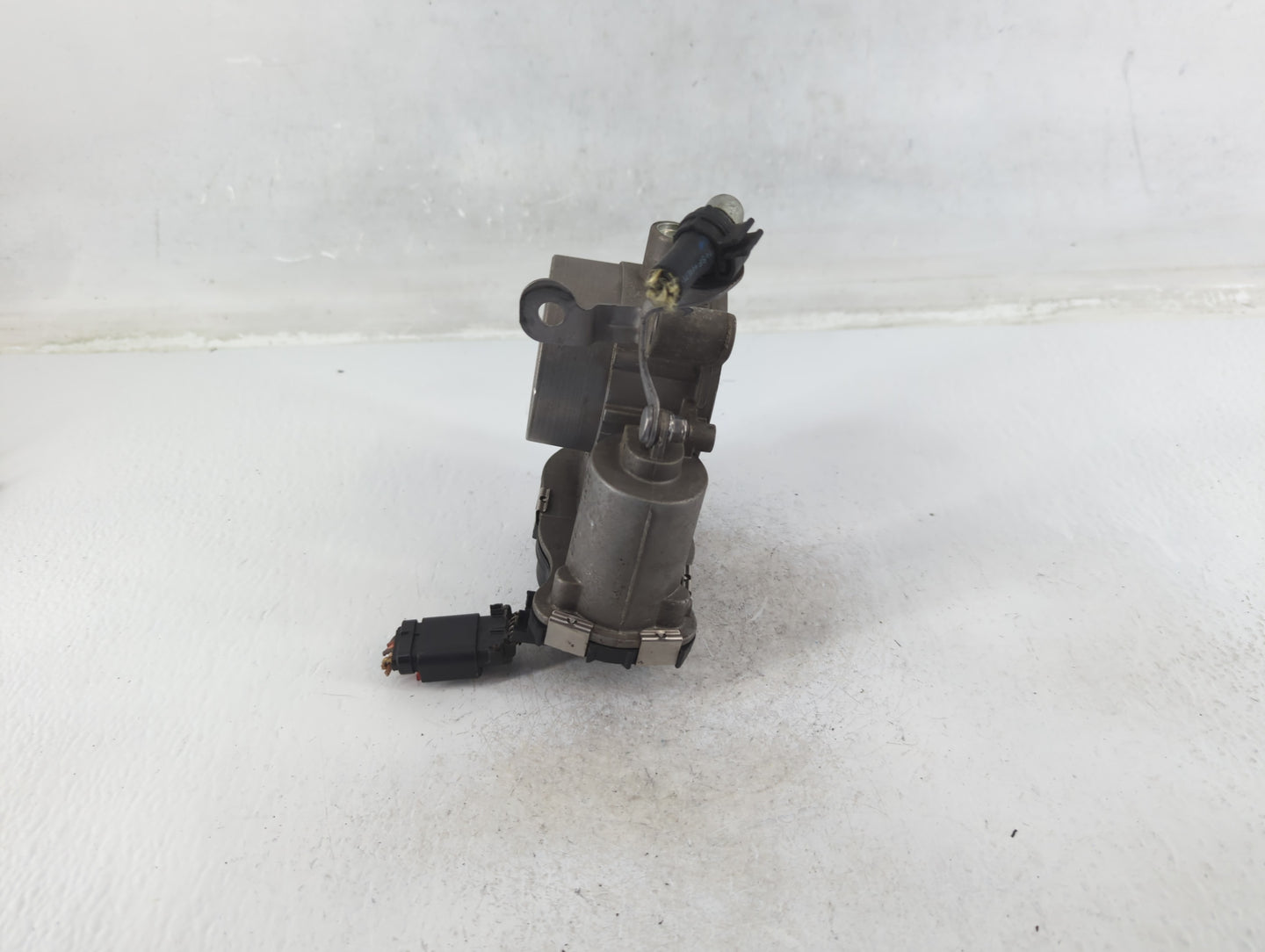 2015-2021 Jeep Renegade Throttle Body P/N:04891970AB Fits Fits 2014 2015 2016 2017 2018 2019 2020 2021 2022 OEM Used Auto Pa