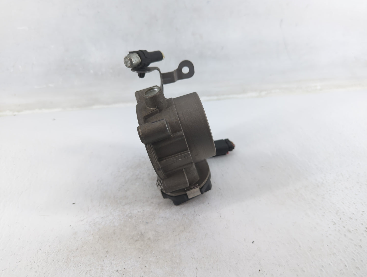 2015-2021 Jeep Renegade Throttle Body P/N:04891970AB Fits Fits 2014 2015 2016 2017 2018 2019 2020 2021 2022 OEM Used Auto Pa