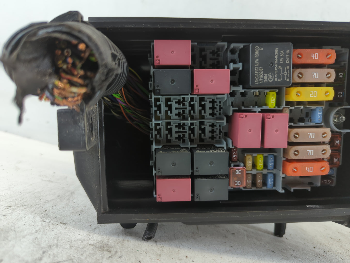 2015-2021 Jeep Renegade Fusebox Fuse Box Panel Relay Module P/N:52027004 Fits Fits 2015 2016 2017 2018 2019 2020 2021 OEM Us