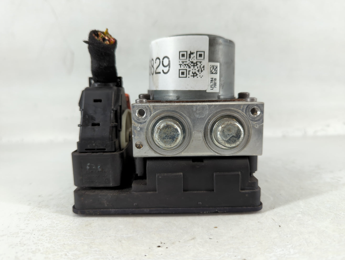 2015-2021 Jeep Renegade Throttle Body P/N:52080677 Fits Fits 2014 2015 2016 2017 2018 2019 2020 2021 2022 OEM Used Auto Part