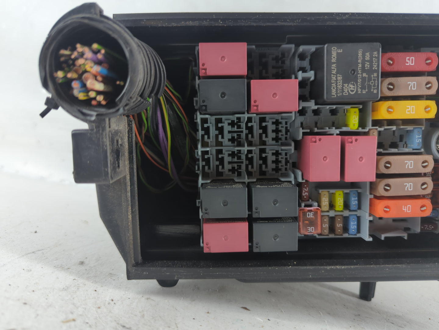 2015-2021 Jeep Renegade Fusebox Fuse Box Panel Relay Module P/N:52027004 Fits Fits 2015 2016 2017 2018 2019 2020 2021 OEM Us