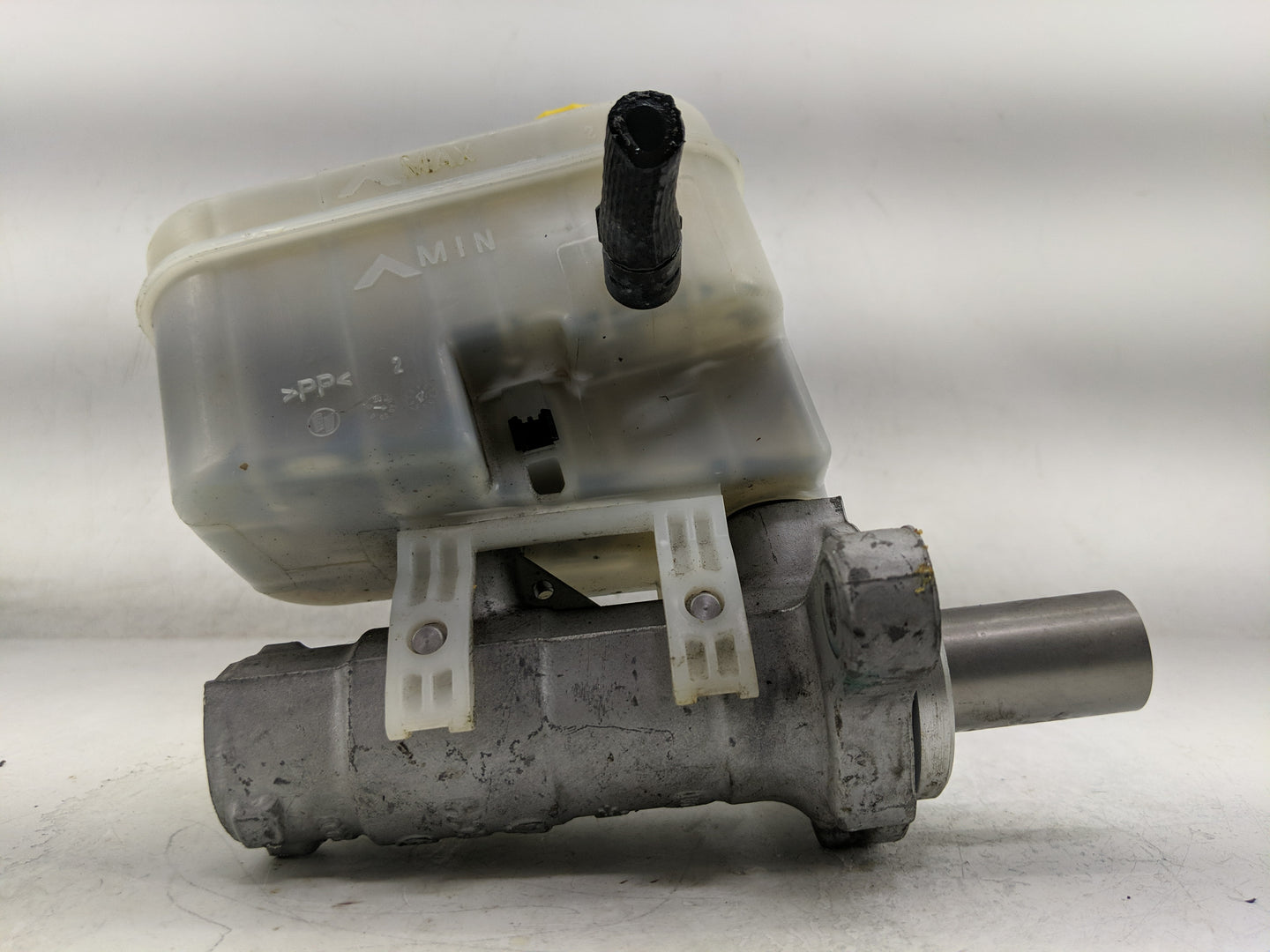 2009-2018 Jeep Wrangler Brake Master Cylinder - Oemusedautoparts1.com