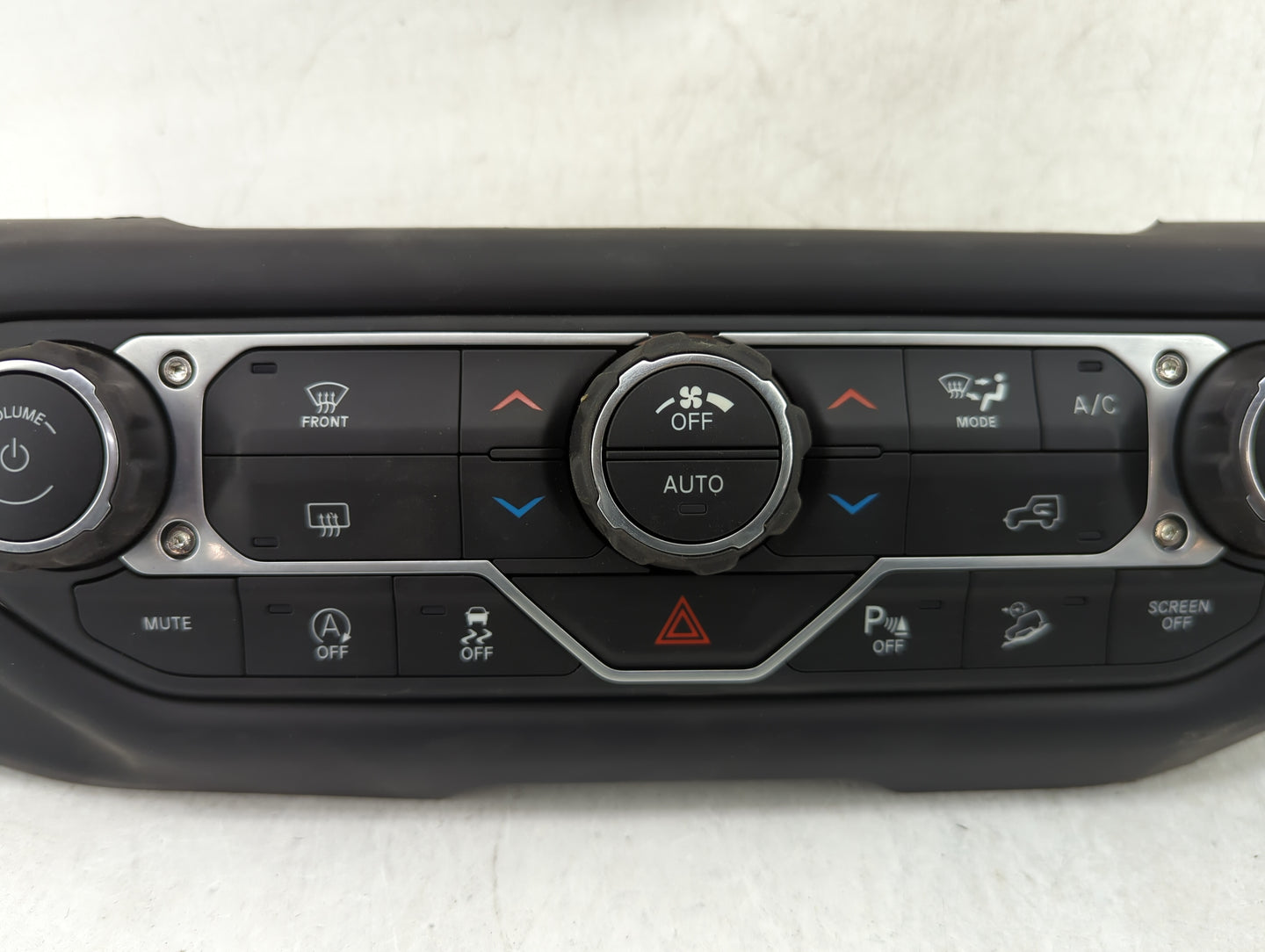 2018 Jeep Wrangler Climate Control Module Temperature AC/Heater Replacement P/N:P6BE18DX9AC Fits OEM Used Auto Parts - Oemus