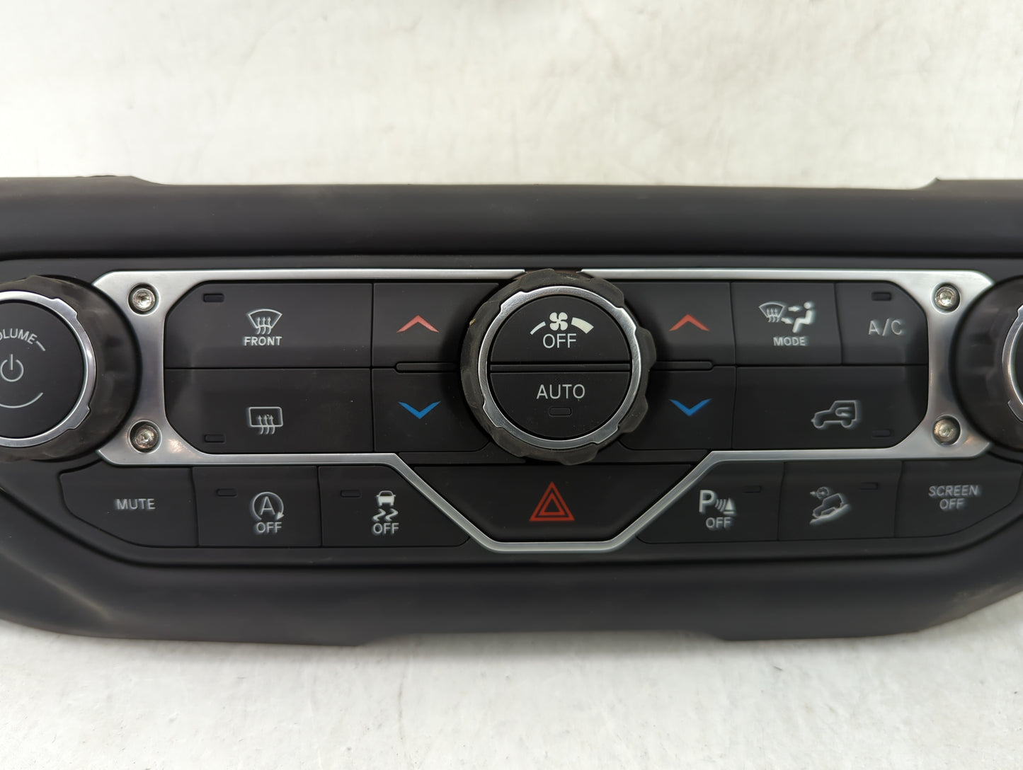 2018 Jeep Wrangler Climate Control Module Temperature AC/Heater Replacement P/N:P6BE18DX9AC Fits OEM Used Auto Parts - Oemus