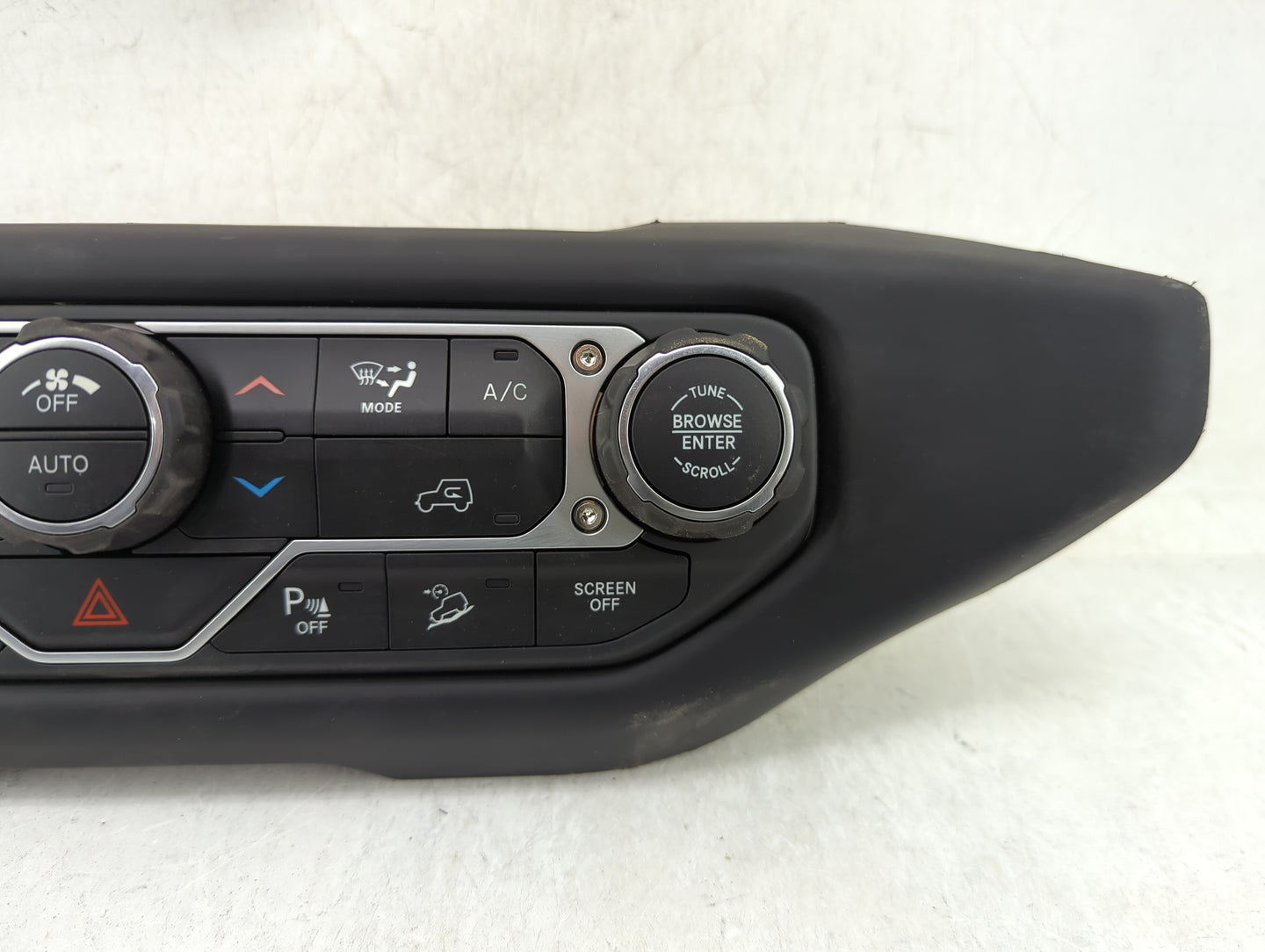 2018 Jeep Wrangler Climate Control Module Temperature AC/Heater Replacement P/N:P6BE18DX9AC Fits OEM Used Auto Parts - Oemus