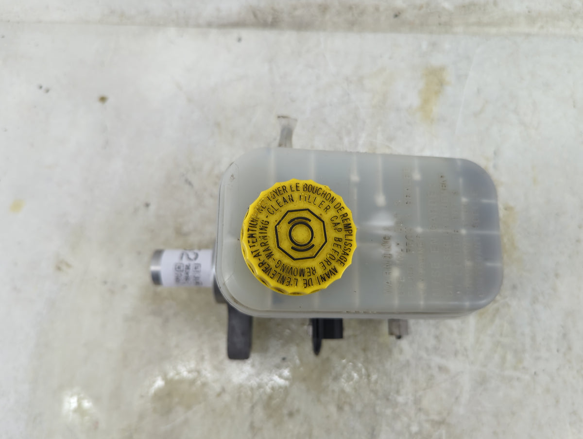 2009-2018 Jeep Wrangler Brake Master Cylinder 1496752 - Oemusedautoparts1.com