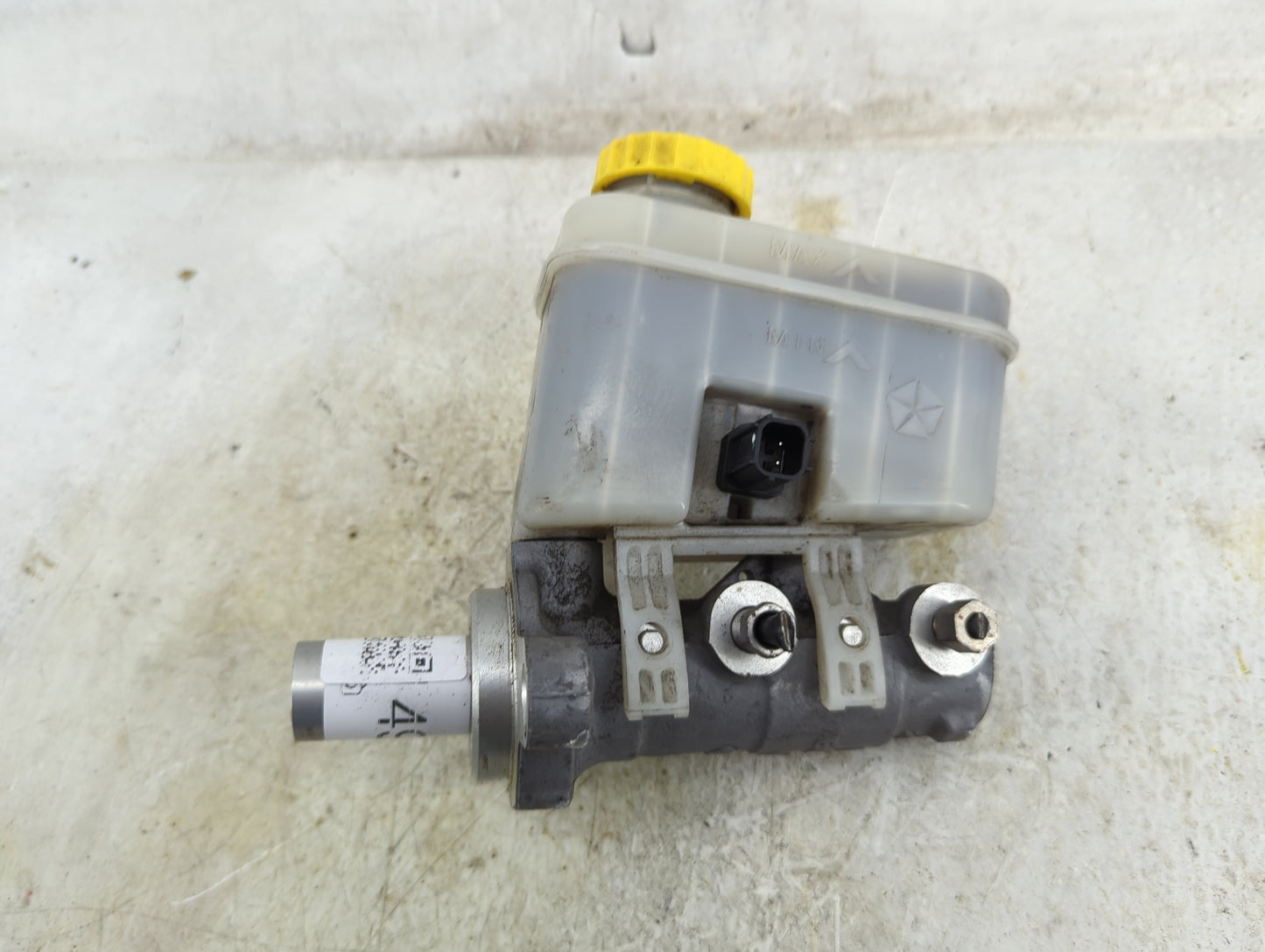 2009-2018 Jeep Wrangler Brake Master Cylinder 1496752 - Oemusedautoparts1.com