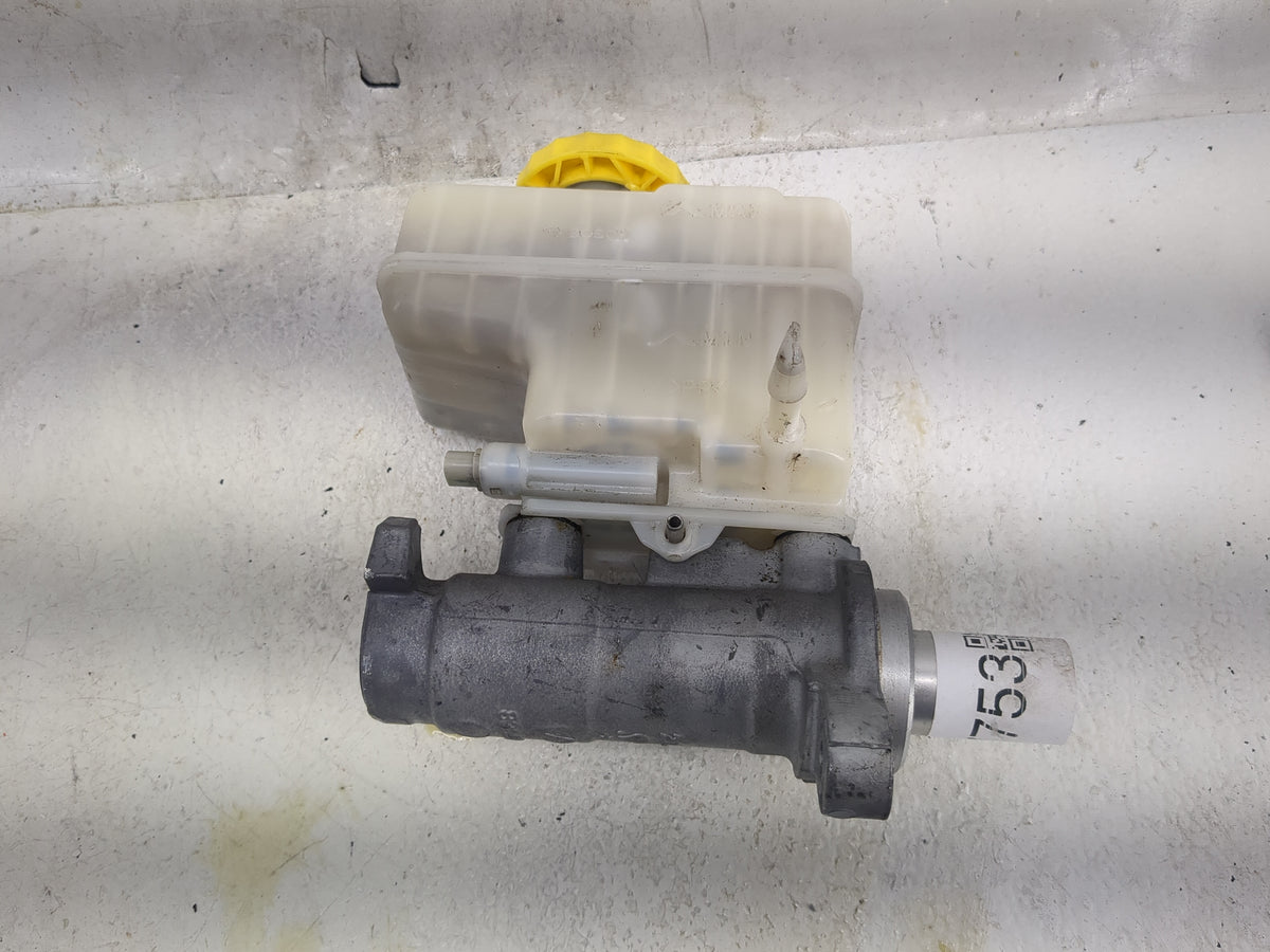 2018-2022 Jeep Wrangler Brake Master Cylinder 1497753 - Oemusedautoparts1.com