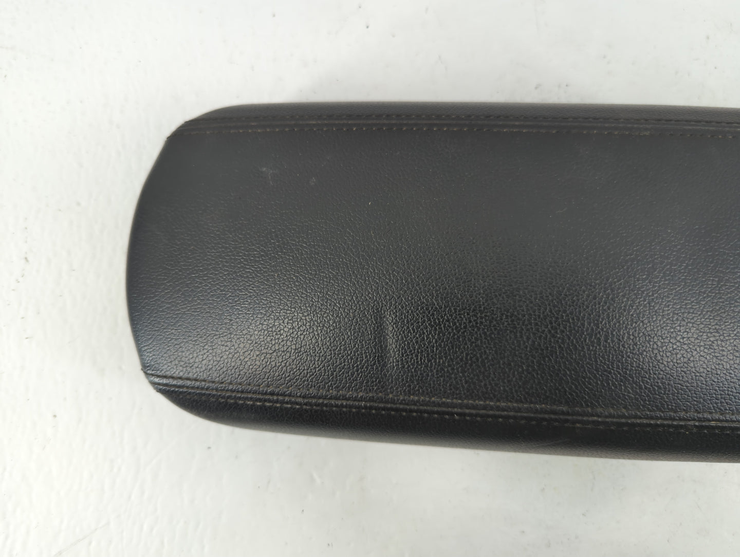 2014-2018 Kia Forte Center Console Armrest Cover Lid P/N:SM4091 KF G1 Fits Fits 2014 2015 2016 2017 2018 OEM Used Auto Parts
