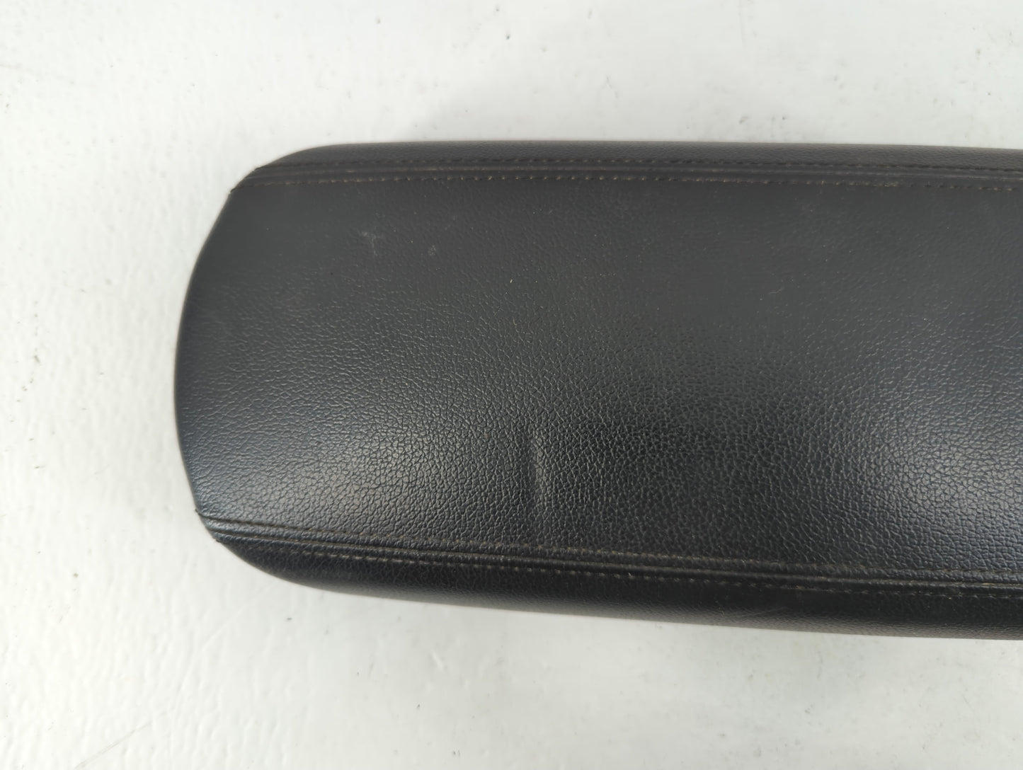 2014-2018 Kia Forte Center Console Armrest Cover Lid P/N:SM4091 KF G1 Fits Fits 2014 2015 2016 2017 2018 OEM Used Auto Parts