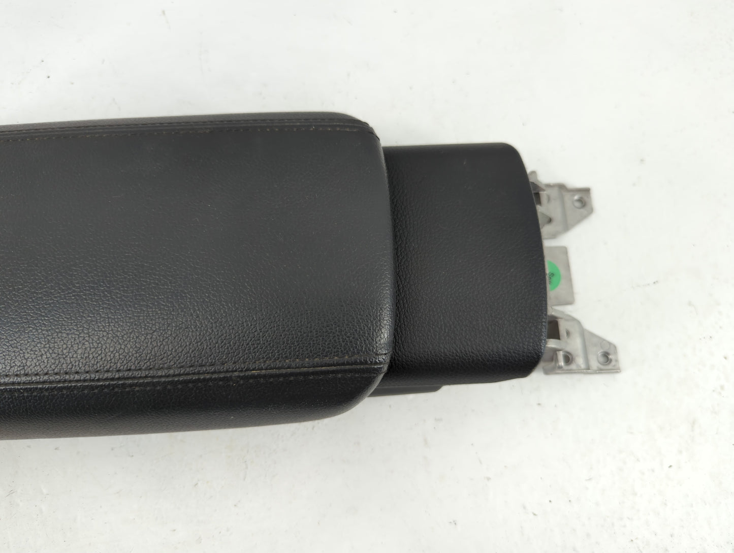 2014-2018 Kia Forte Center Console Armrest Cover Lid P/N:SM4091 KF G1 Fits Fits 2014 2015 2016 2017 2018 OEM Used Auto Parts