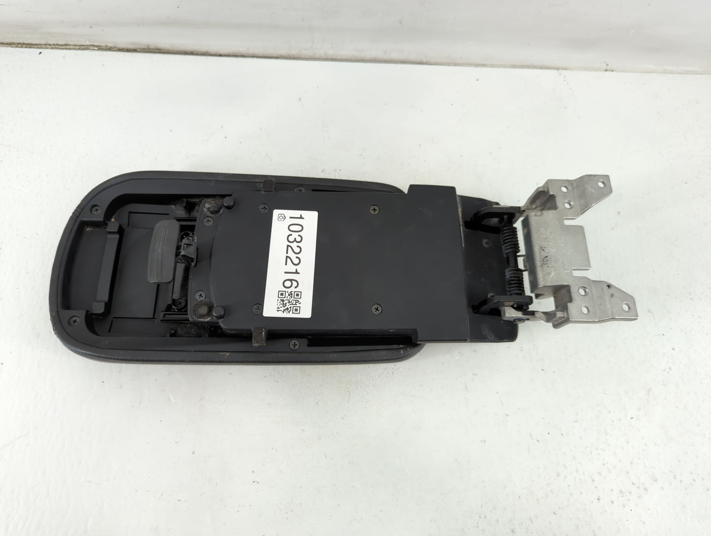 2014-2018 Kia Forte Center Console Armrest Cover Lid P/N:SM4091 KF G1 Fits Fits 2014 2015 2016 2017 2018 OEM Used Auto Parts