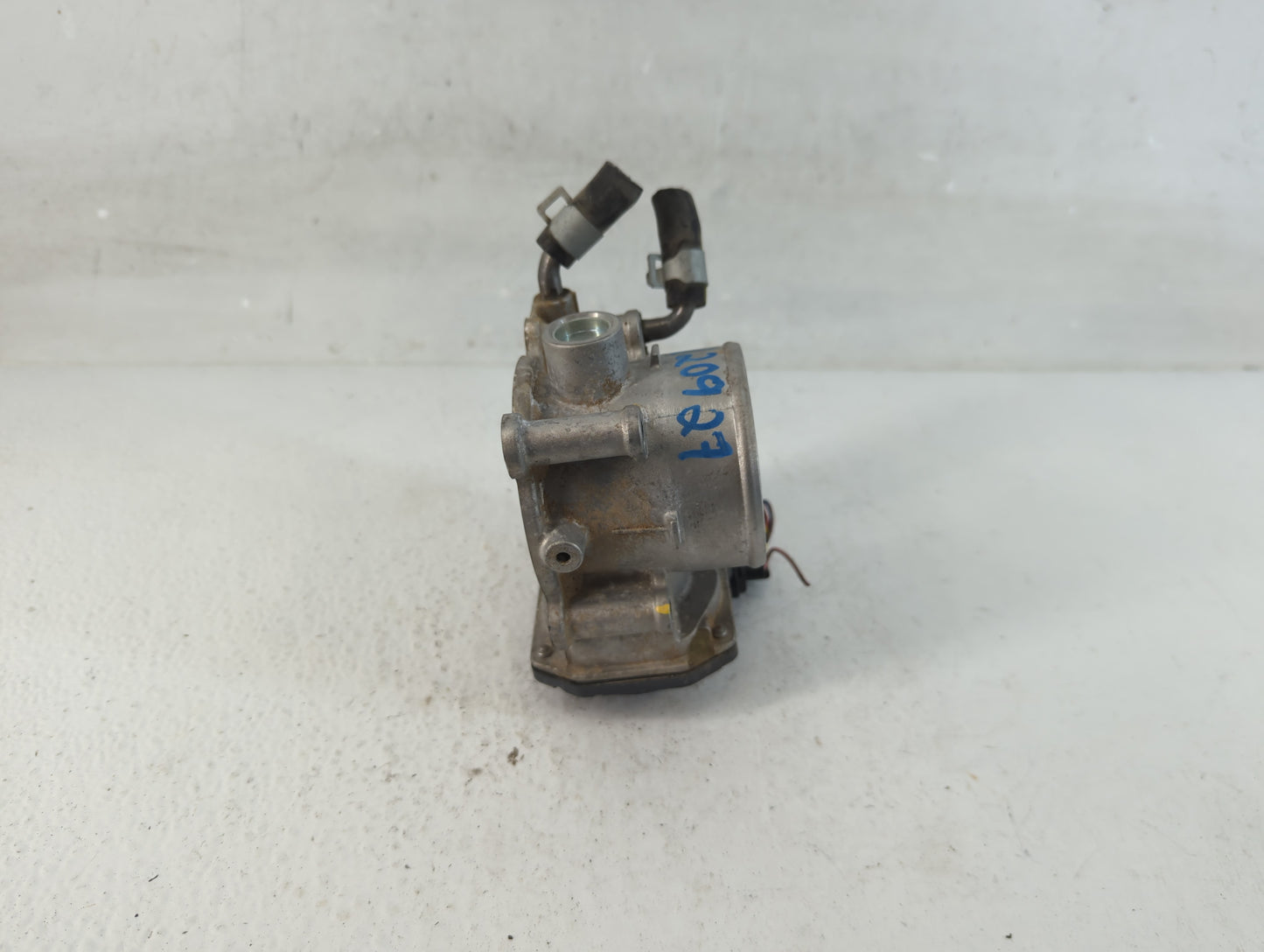 2014-2018 Kia Forte Throttle Body P/N:35100-2E000 Fits Fits 2011 2012 2013 2014 2015 2016 2017 2018 2019 2020 2021 OEM Used 