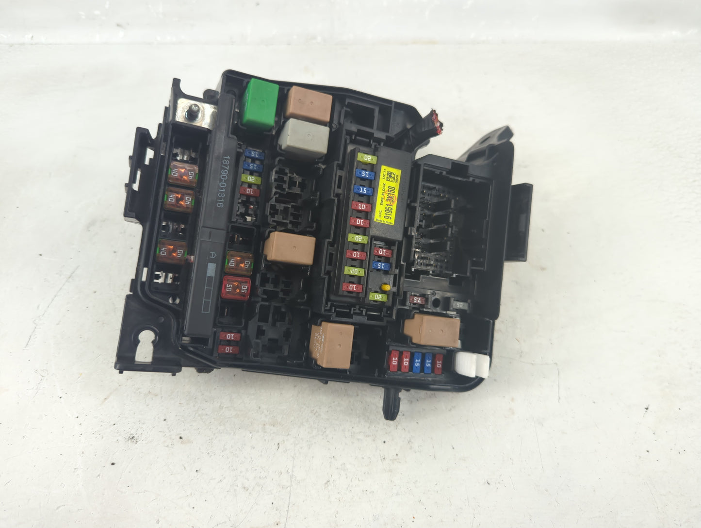 2017-2018 Kia Forte Fusebox Fuse Box Panel Relay Module P/N:91218-B0400-11 Fits Fits 2017 2018 OEM Used Auto Parts - Oemused