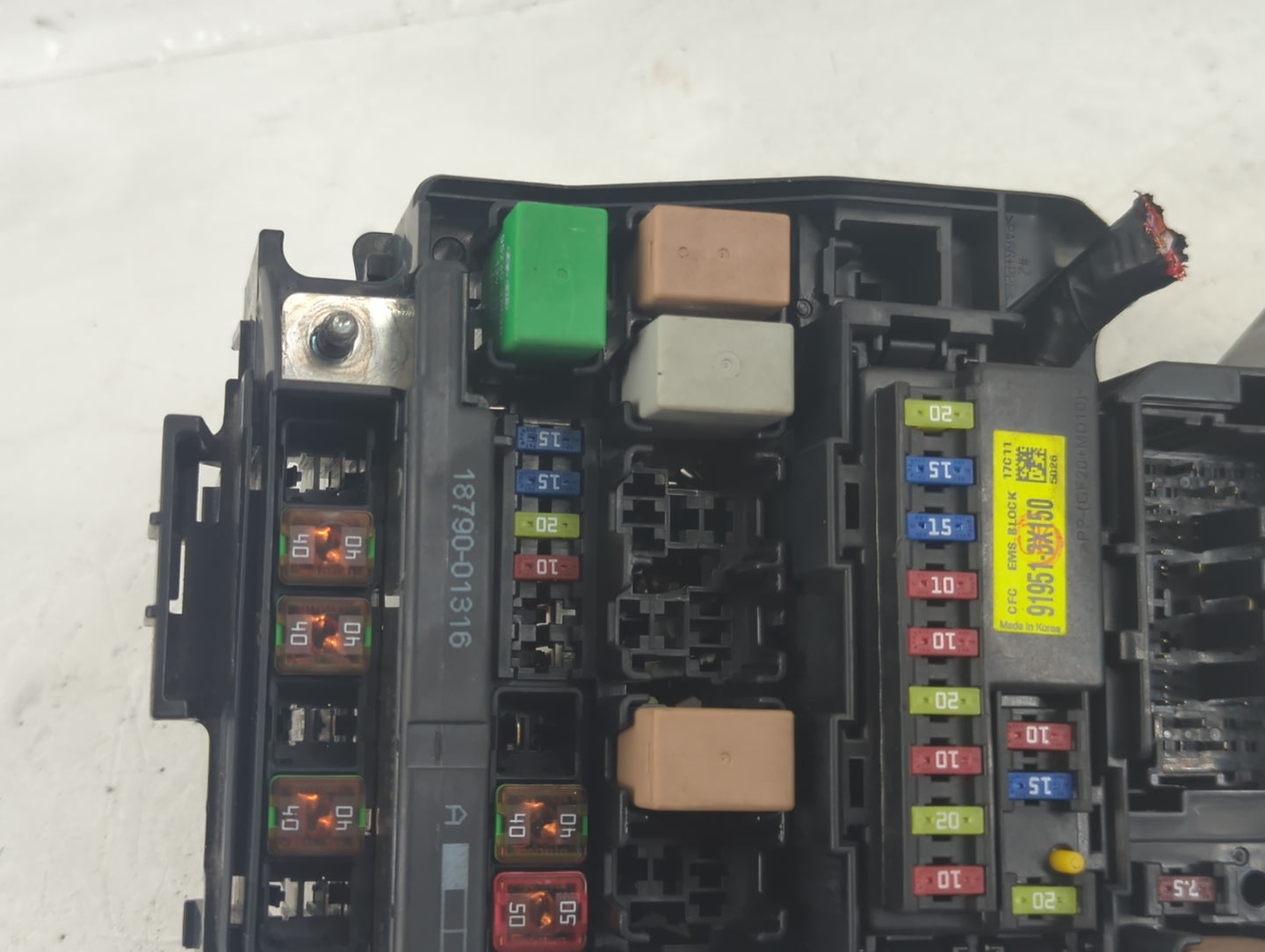 2017-2018 Kia Forte Fusebox Fuse Box Panel Relay Module P/N:91218-B0400-11 Fits Fits 2017 2018 OEM Used Auto Parts - Oemused