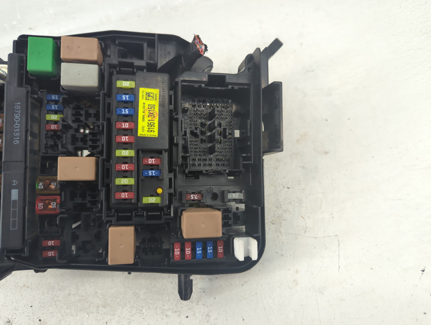 2017-2018 Kia Forte Fusebox Fuse Box Panel Relay Module P/N:91218-B0400-11 Fits Fits 2017 2018 OEM Used Auto Parts - Oemused