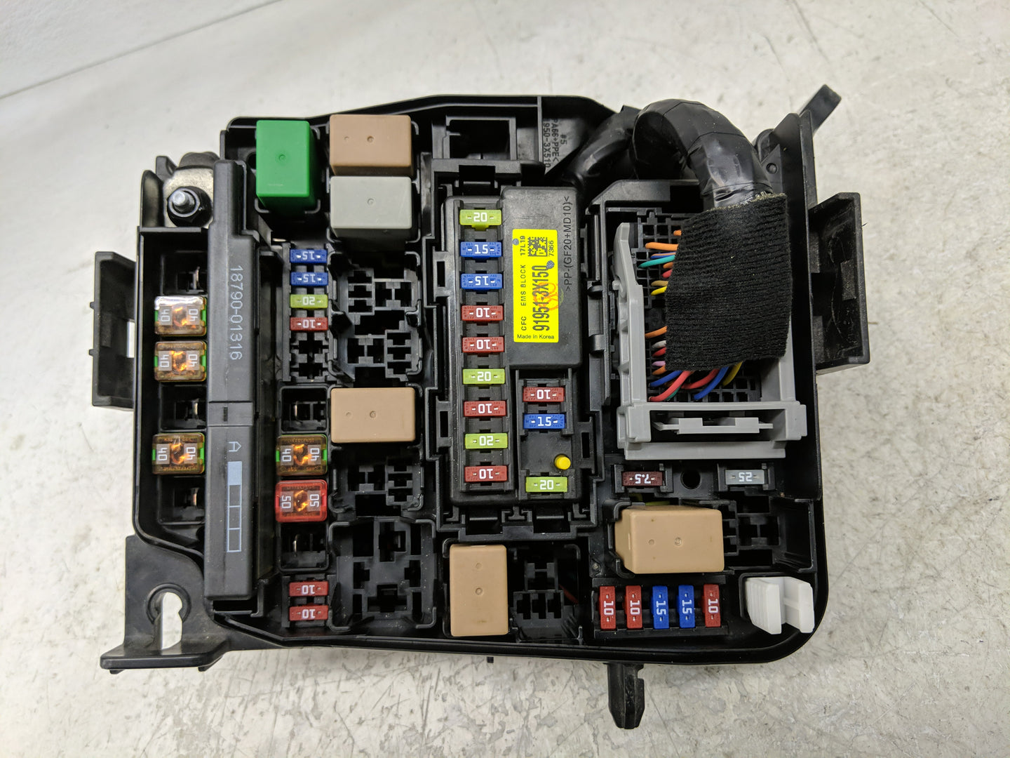 2017-2018 Kia Forte Fusebox Fuse Box Panel Relay Module P/N:P077S400 91218-B0400 Fits Fits 2017 2018 OEM Used Auto Parts - O