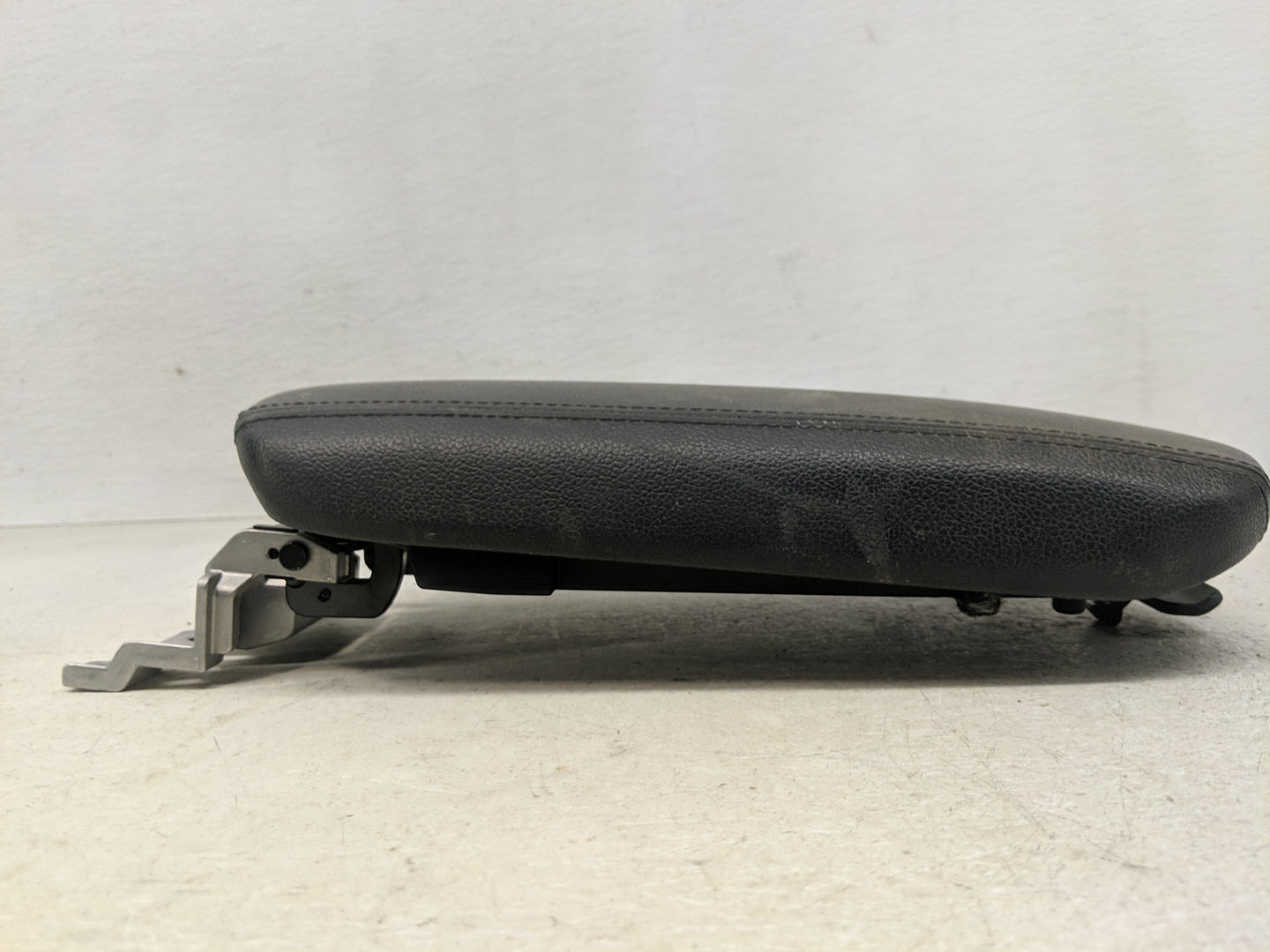 2018 Kia Forte Center Console Armrest Cover Lid Fits OEM Used Auto Parts - Oemusedautoparts1.com