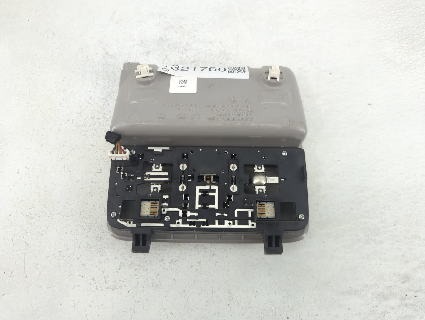 2014-2018 Kia Forte Overhead Roof Console 1321760 - Oemusedautoparts1.com