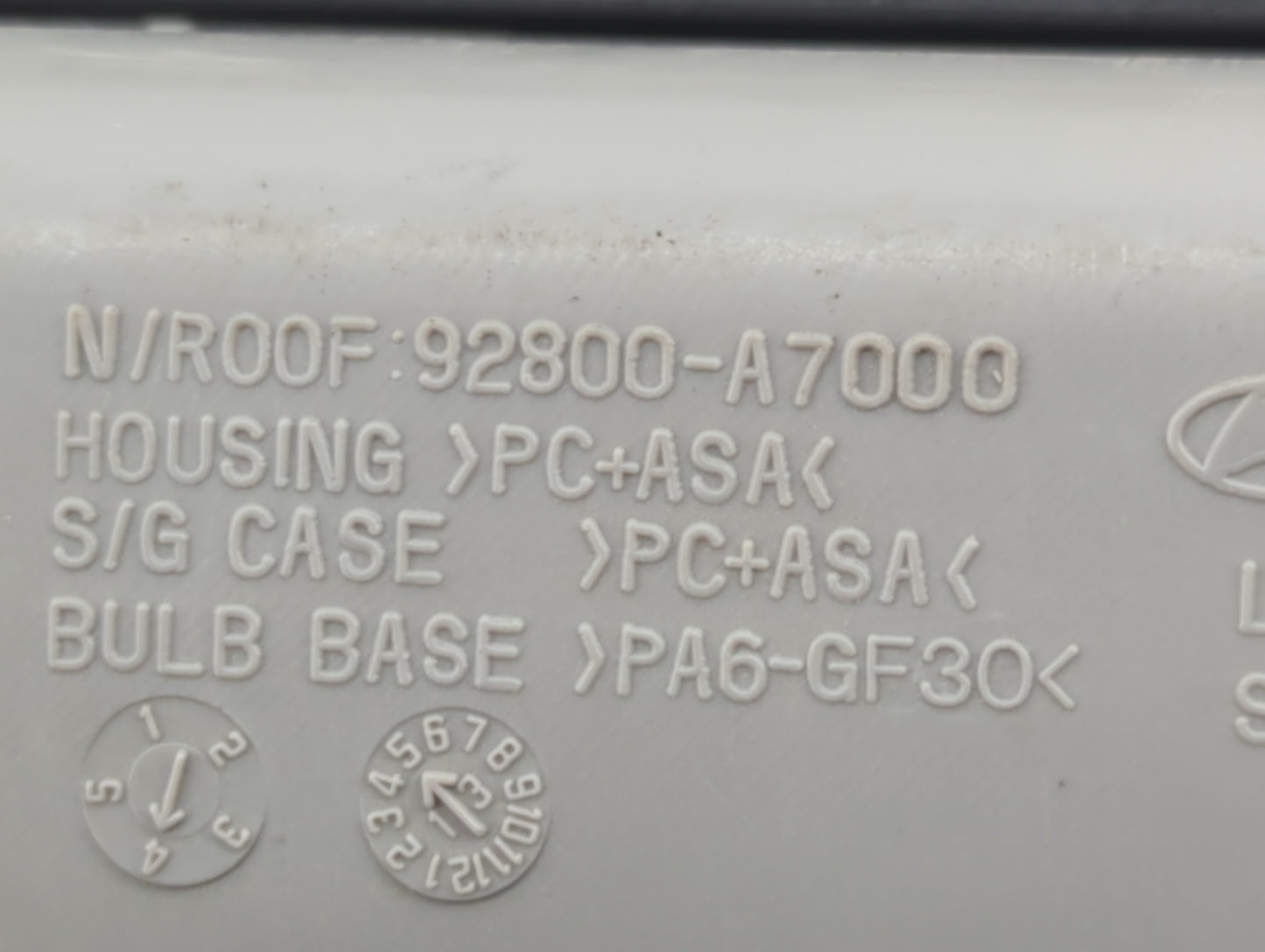 2014-2018 Kia Forte Overhead Roof Console 1321760 - Oemusedautoparts1.com