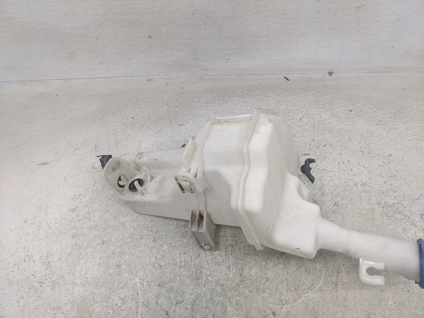 2017-2018 Kia Forte Windshield Washer Fluid Reservoir Bottle Oem - Oemusedautoparts1.com