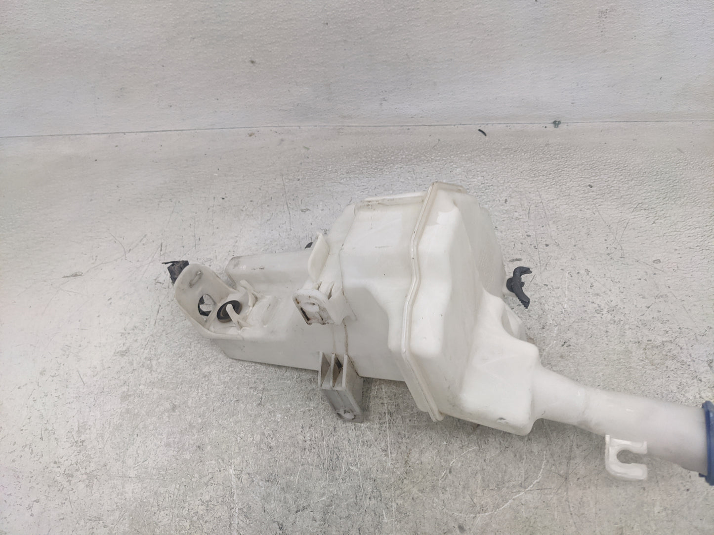2017-2018 Kia Forte Windshield Washer Fluid Reservoir Bottle Oem - Oemusedautoparts1.com