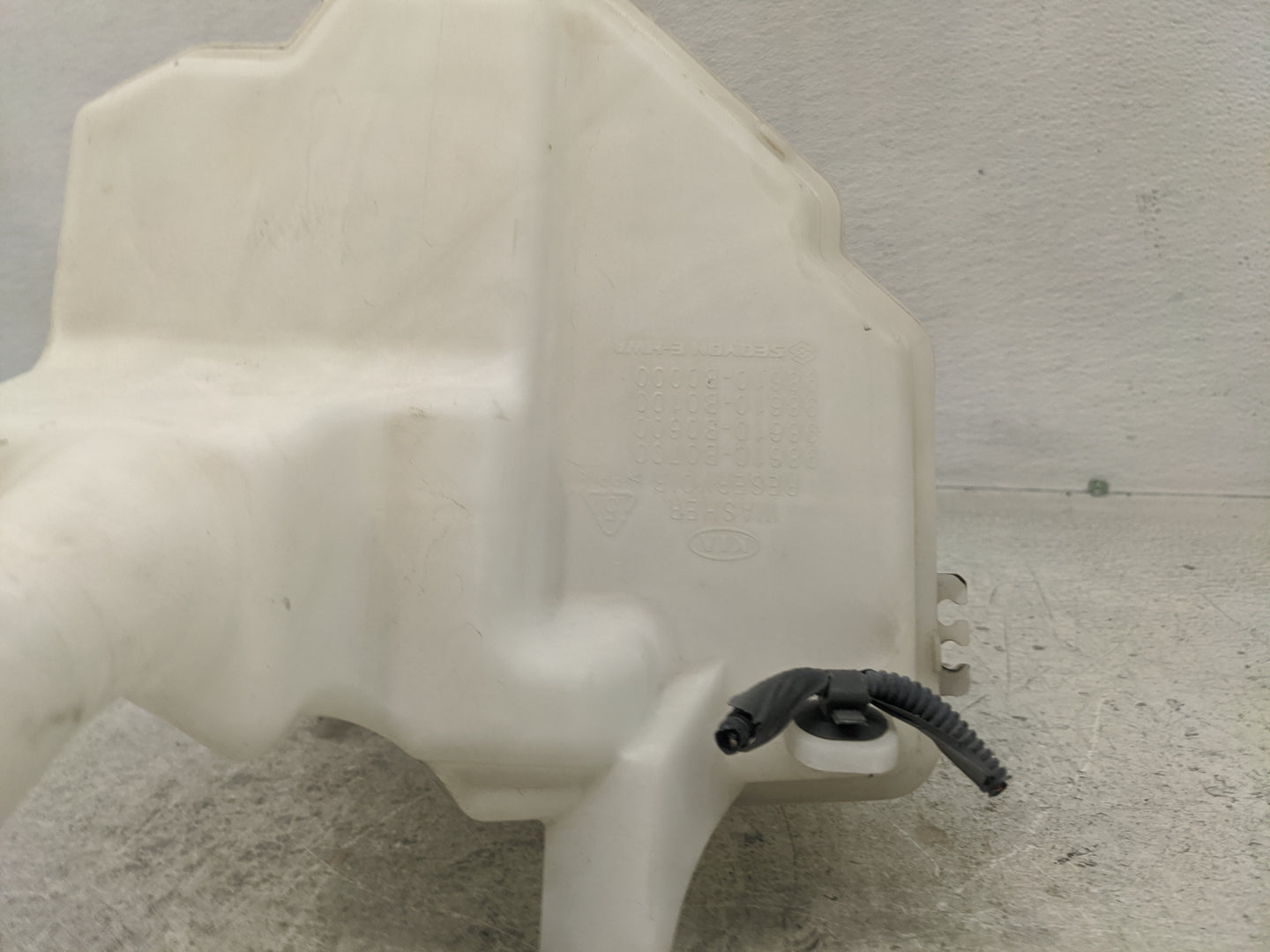 2017-2018 Kia Forte Windshield Washer Fluid Reservoir Bottle Oem - Oemusedautoparts1.com
