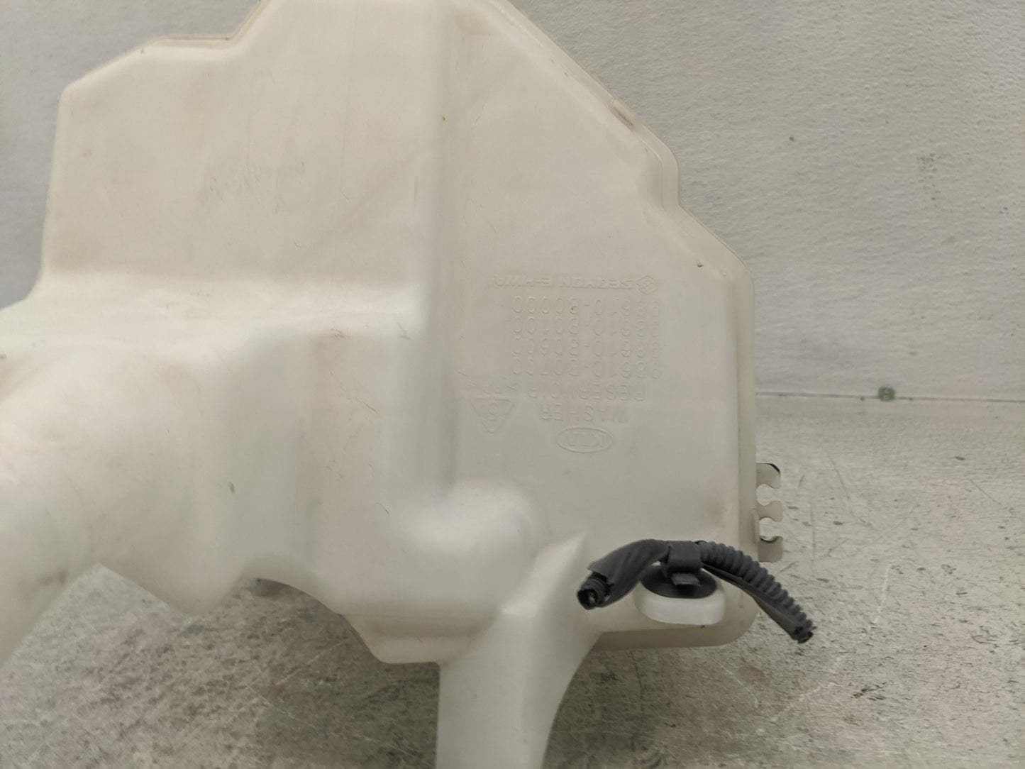 2017-2018 Kia Forte Windshield Washer Fluid Reservoir Bottle Oem - Oemusedautoparts1.com