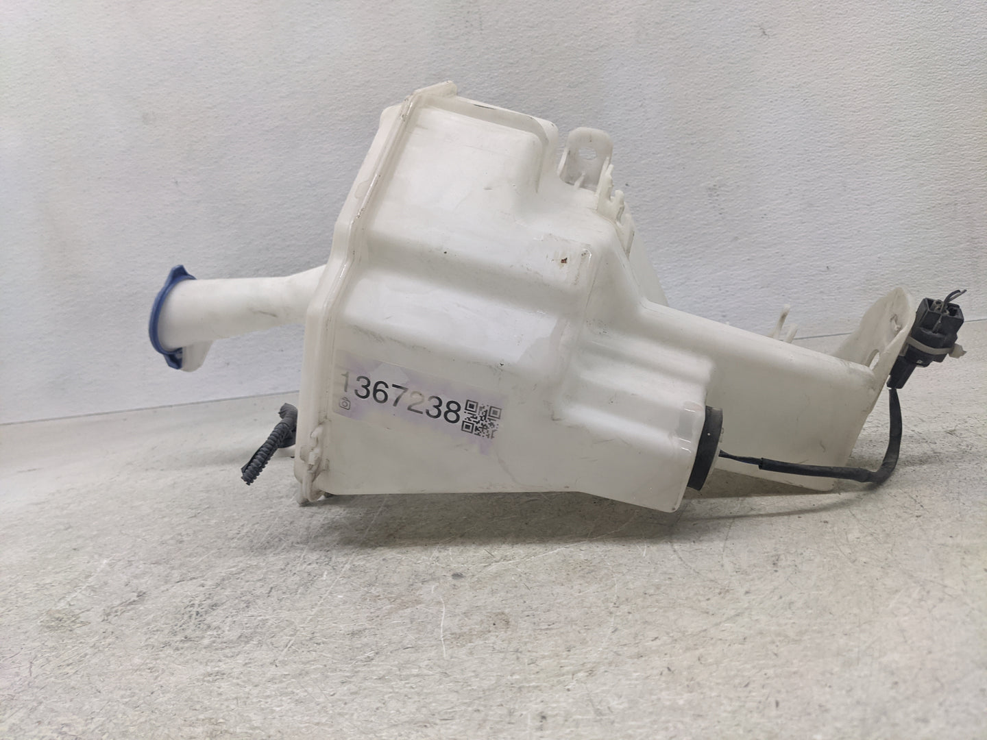 2017-2018 Kia Forte Windshield Washer Fluid Reservoir Bottle Oem - Oemusedautoparts1.com