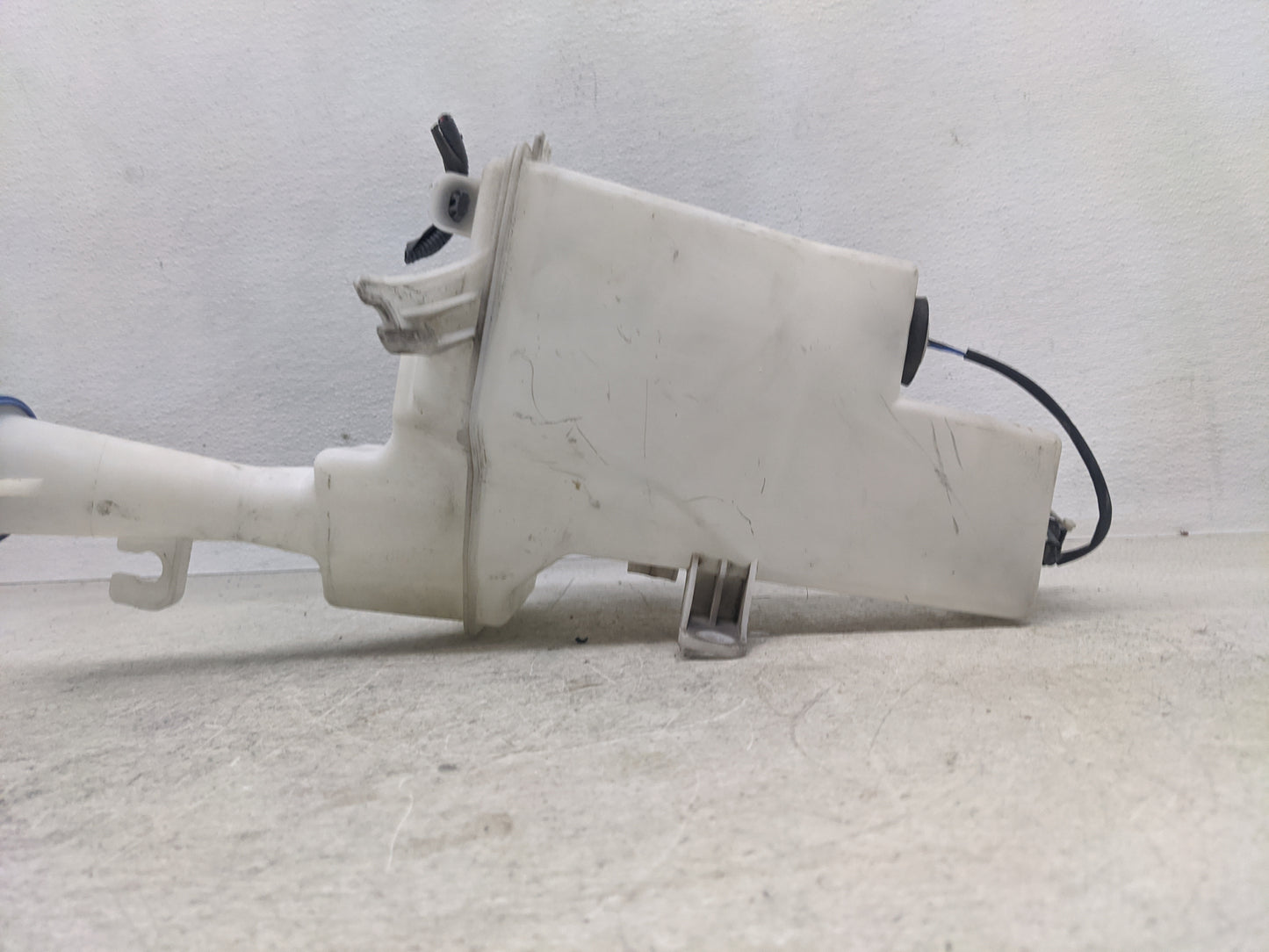 2017-2018 Kia Forte Windshield Washer Fluid Reservoir Bottle Oem - Oemusedautoparts1.com