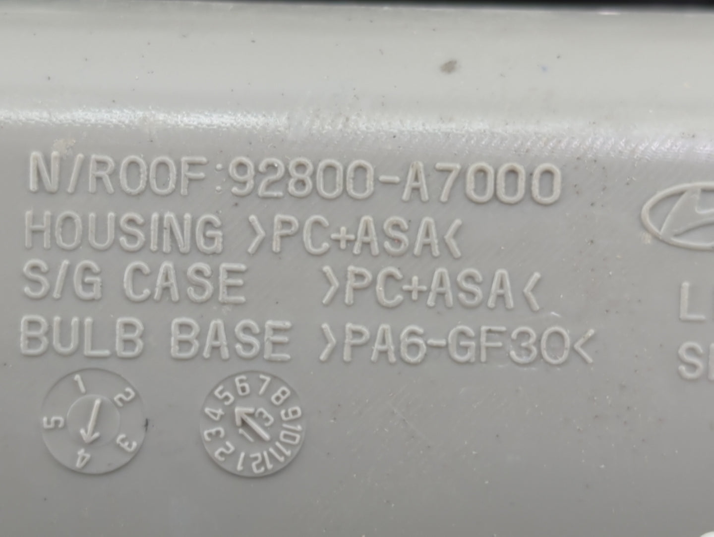 2014-2018 Kia Forte Overhead Roof Console 1408492 - Oemusedautoparts1.com