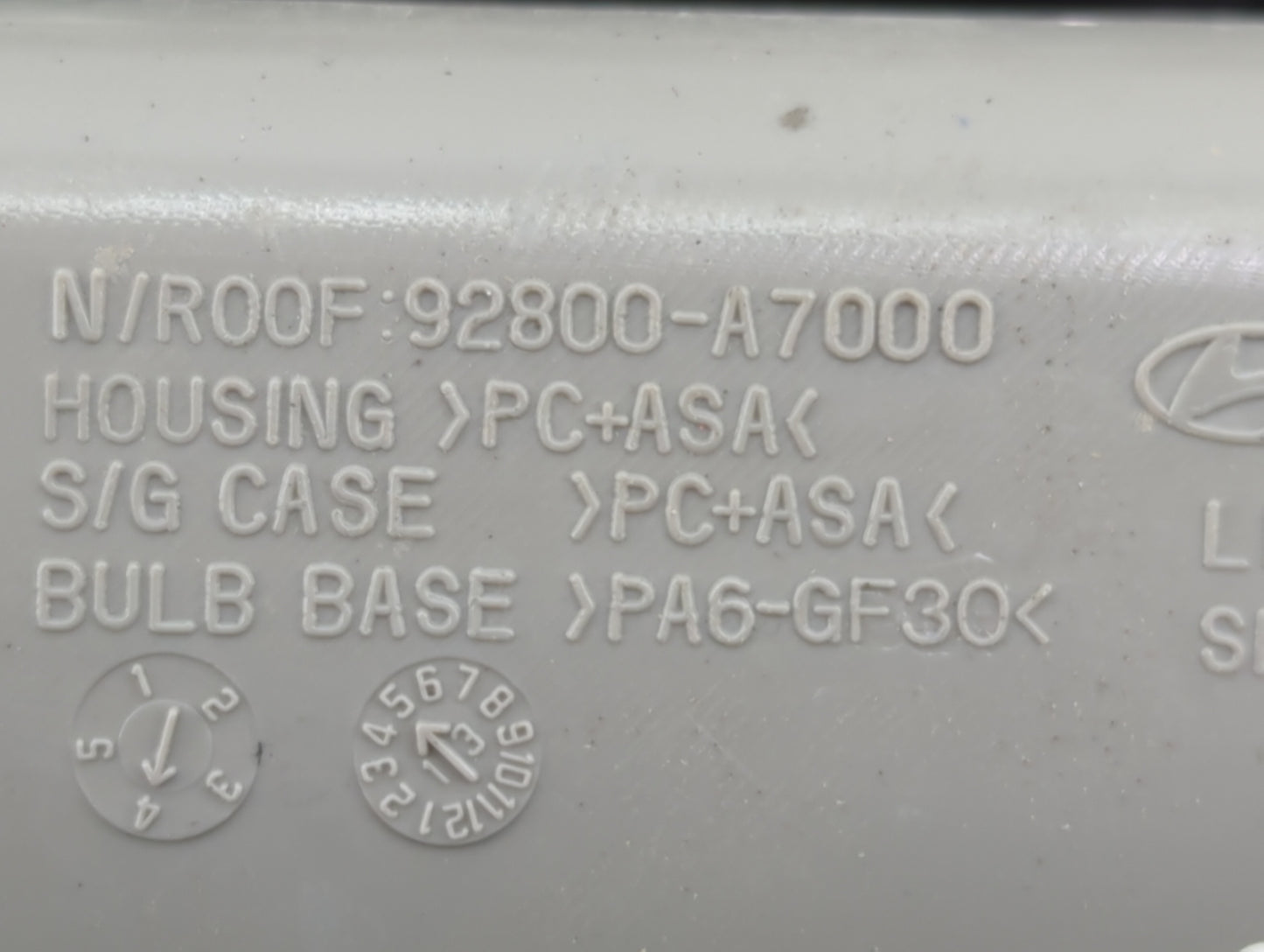2014-2018 Kia Forte Overhead Roof Console 1408492 - Oemusedautoparts1.com