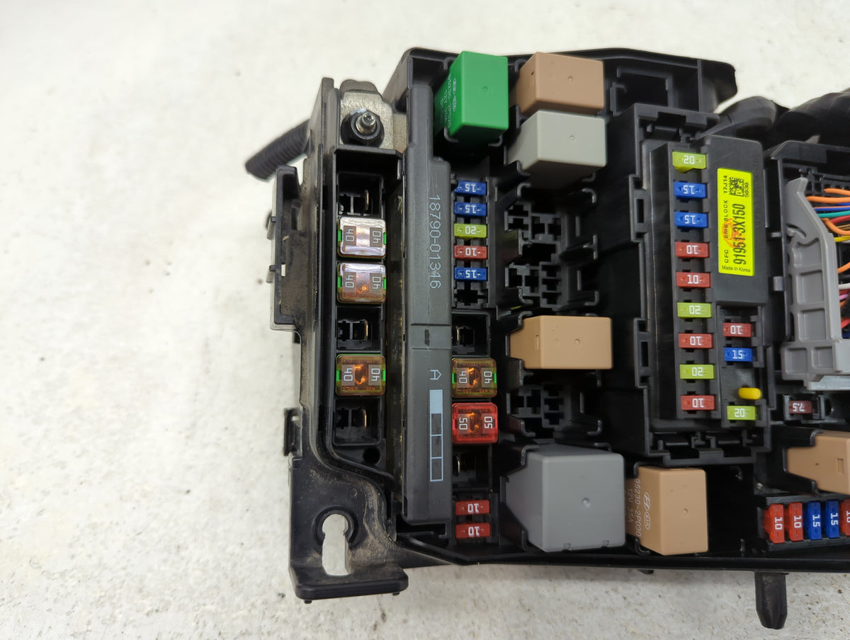 2017-2018 Kia Forte Fusebox Fuse Box Panel Relay Module P/N:91950-A7760 Fits Fits 2017 2018 OEM Used Auto Parts - Oemusedaut