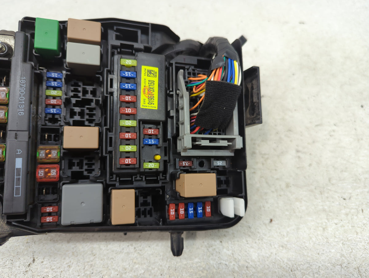 2017-2018 Kia Forte Fusebox Fuse Box Panel Relay Module P/N:91950-A7760 Fits Fits 2017 2018 OEM Used Auto Parts - Oemusedaut