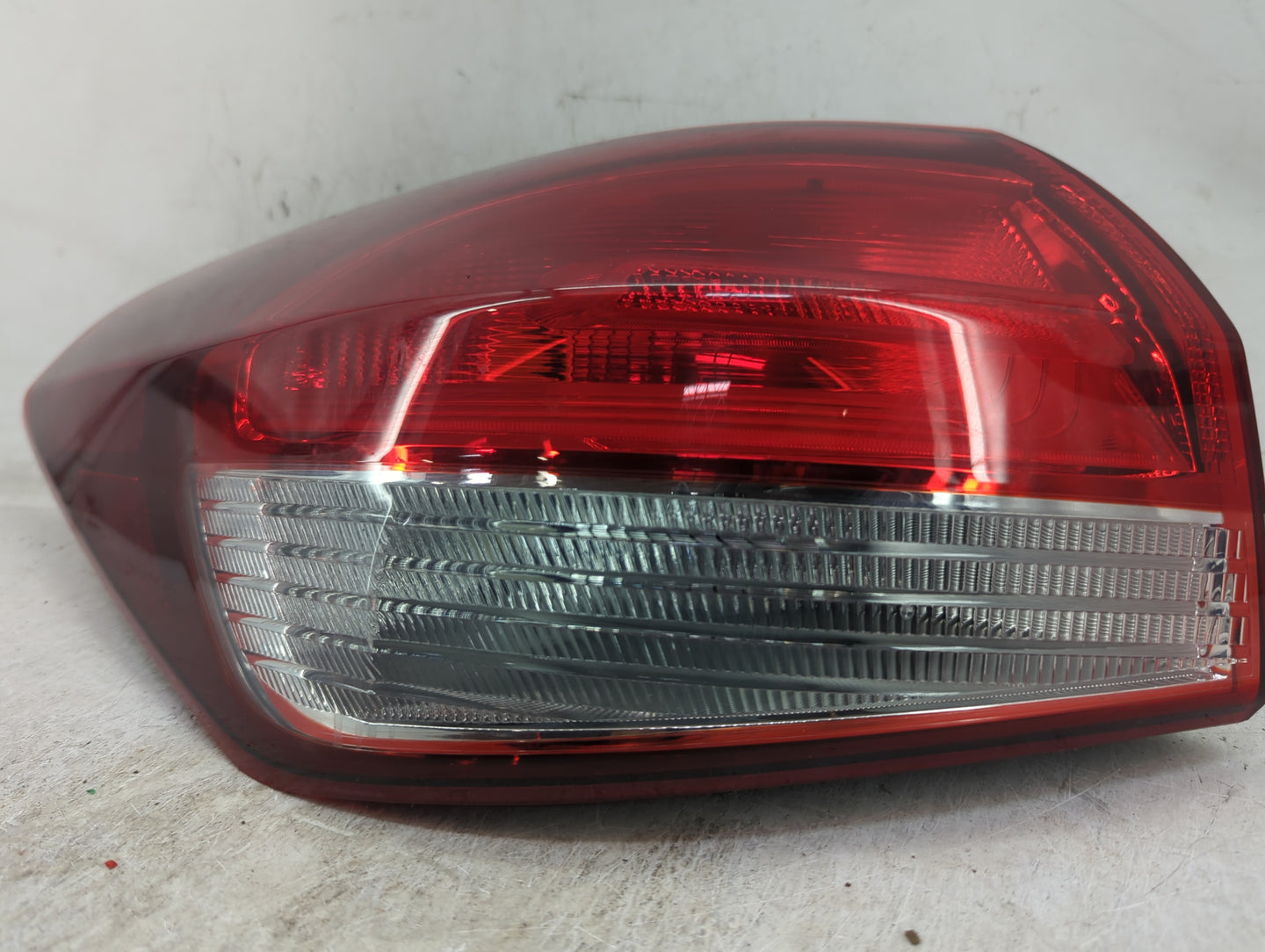 2017-2018 Kia Forte Rear Center Lid Brake Light Tail Light P/N:92401-B06 Fits Fits 2017 2018 OEM Used Auto Parts - Oemusedau