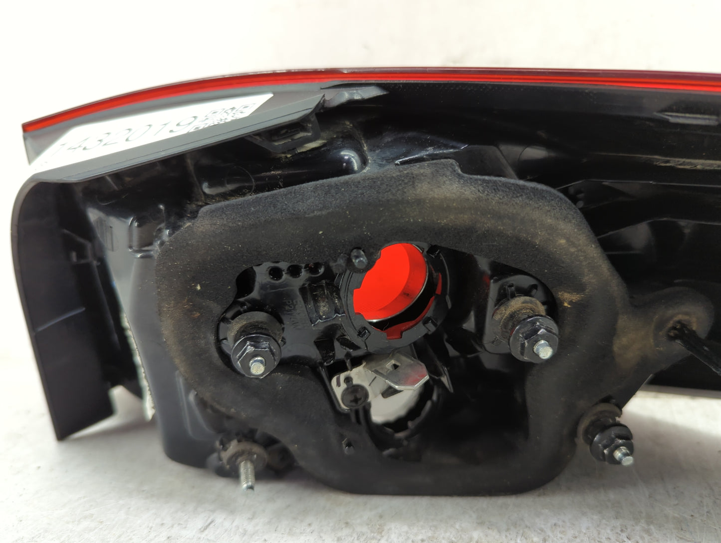 2017-2018 Kia Forte Rear Center Lid Brake Light Tail Light P/N:92401-B06 Fits Fits 2017 2018 OEM Used Auto Parts - Oemusedau