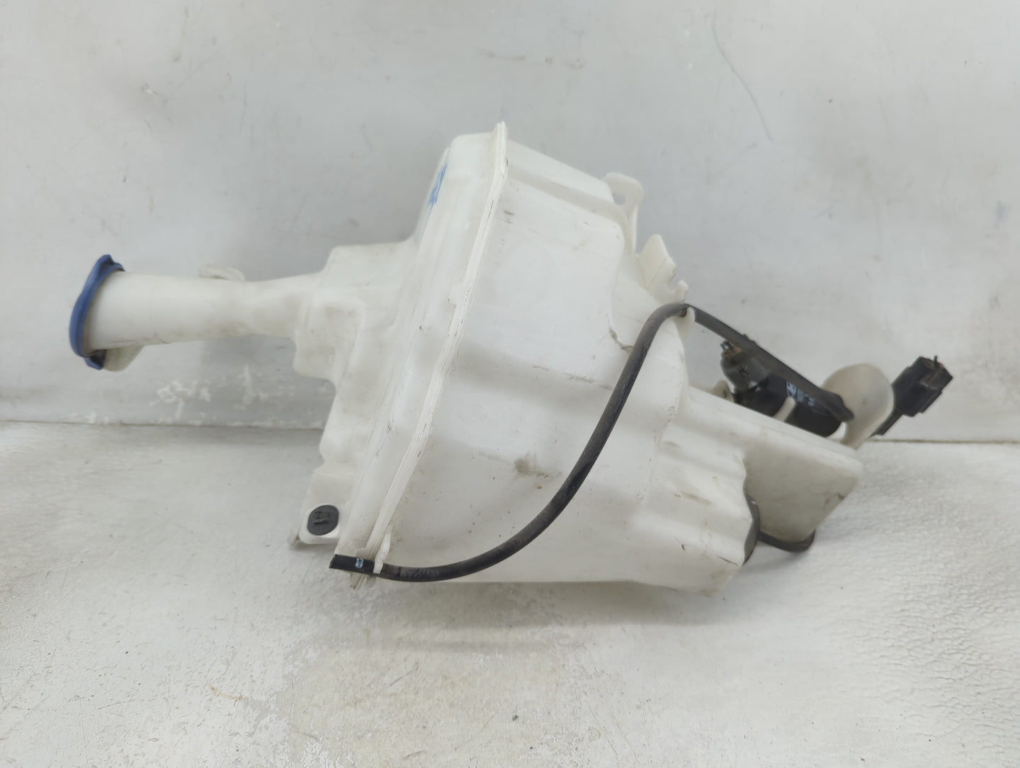 2017-2018 Kia Forte Windshield Washer Fluid Reservoir Bottle Oem 1465708 - Oemusedautoparts1.com
