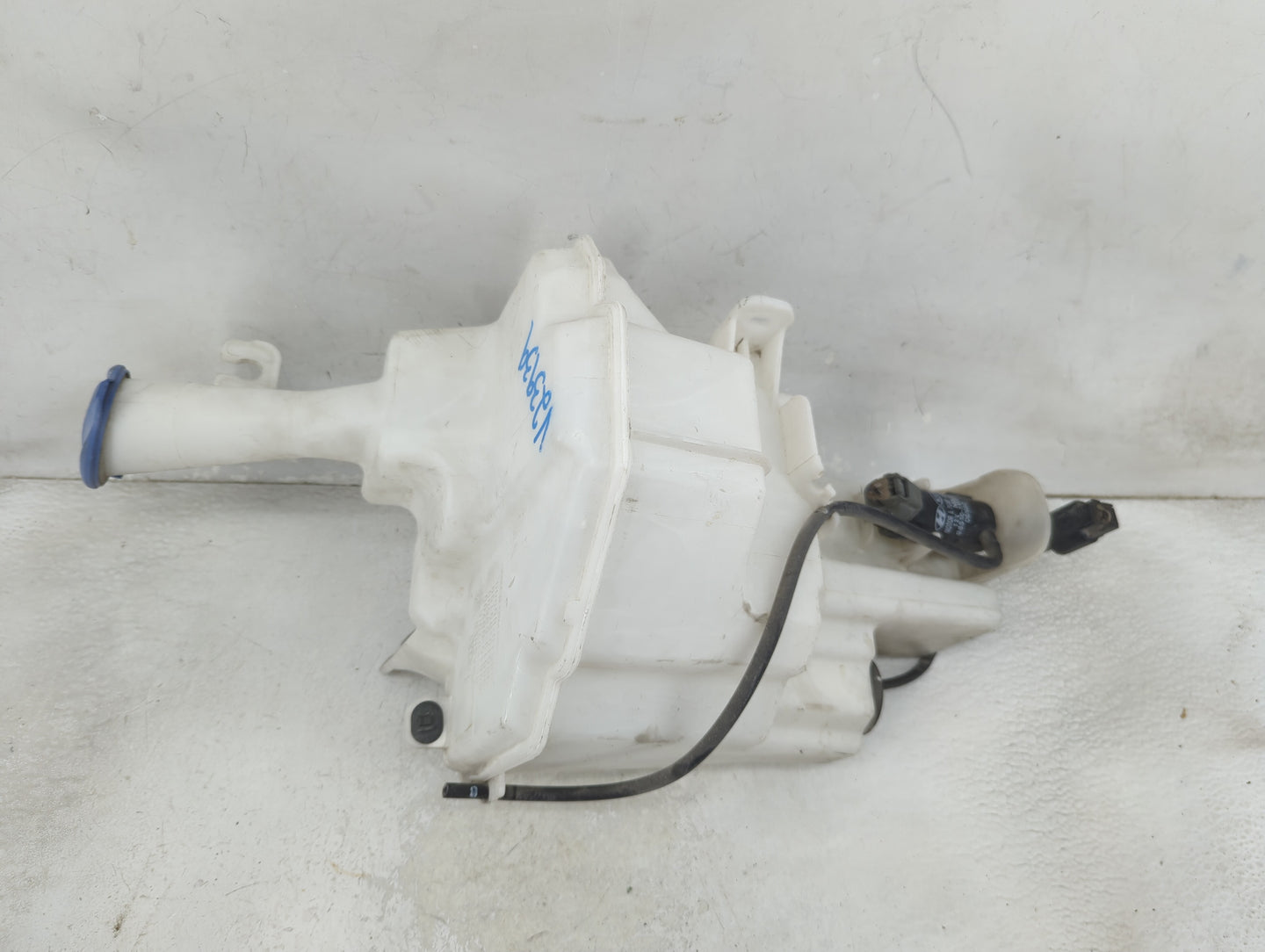 2017-2018 Kia Forte Windshield Washer Fluid Reservoir Bottle Oem 1465708 - Oemusedautoparts1.com