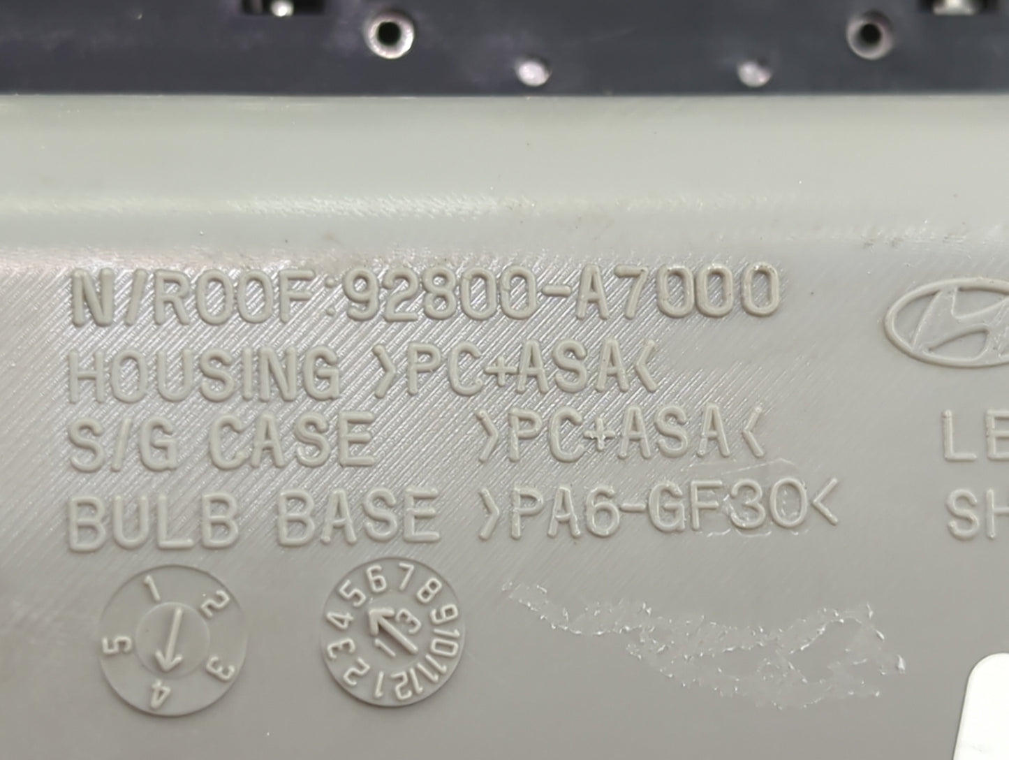 2018 Kia Forte Overhead Roof Console Gray - Oemusedautoparts1.com