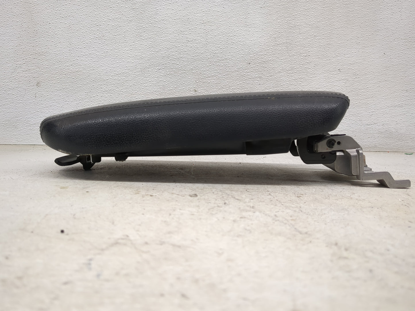 2018 Kia Forte Center Console Armrest Cover Lid P/N:SW4091 Fits OEM Used Auto Parts - Oemusedautoparts1.com