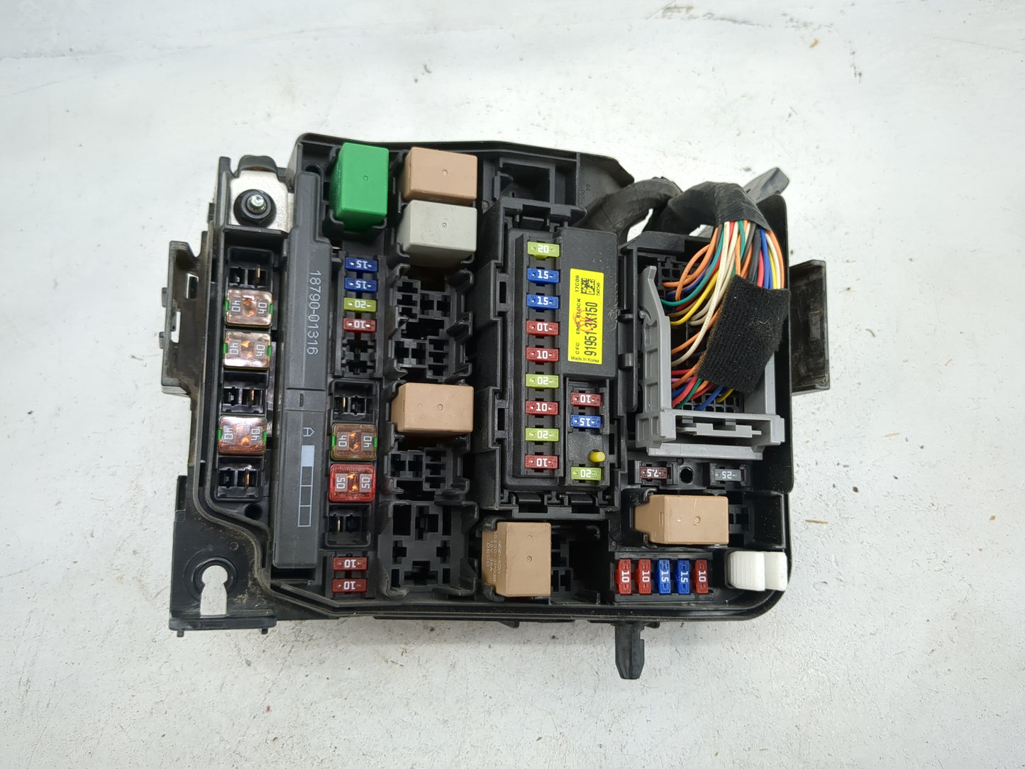 2017-2018 Kia Forte Fusebox Fuse Box Panel Relay Module P/N:18790-01316 91951-3X150, 91950-A7760 Fits Fits 2017 2018 OEM Use