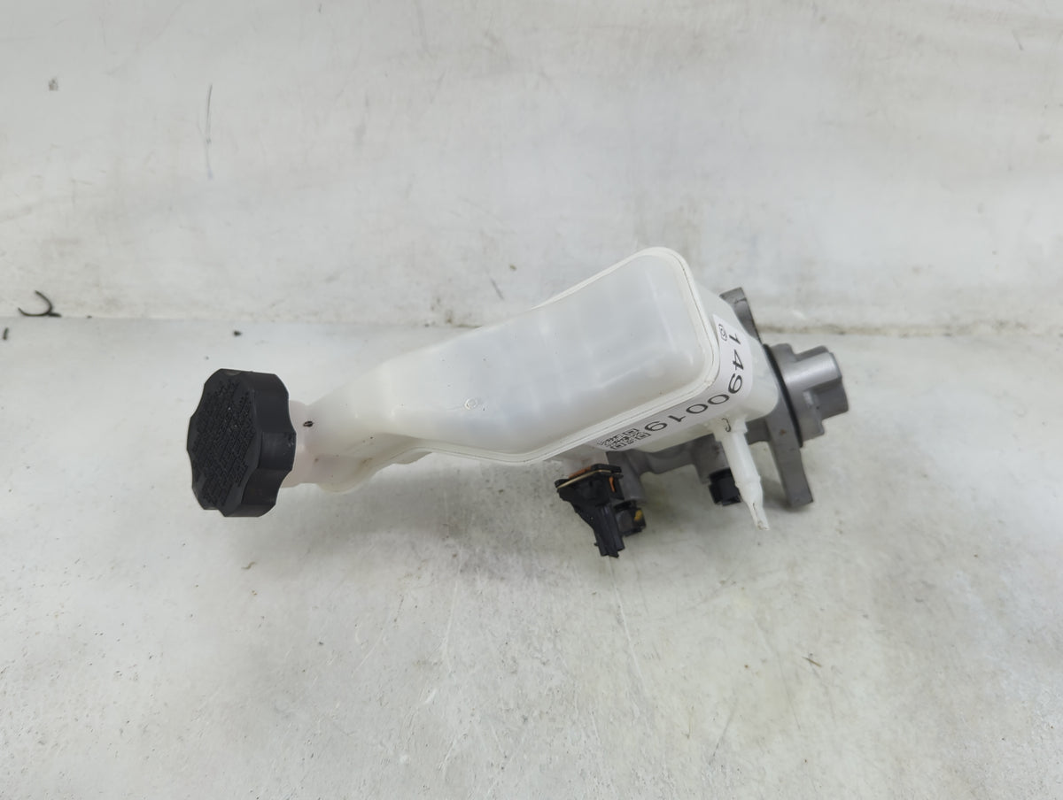 2014-2018 Kia Forte Brake Master Cylinder 1490019 - Oemusedautoparts1.com