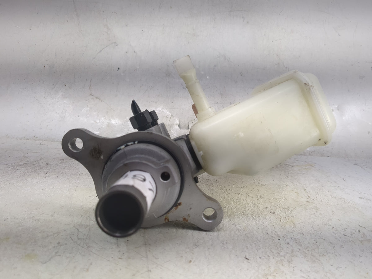 2014-2018 Kia Forte Brake Master Cylinder 1497982 - Oemusedautoparts1.com