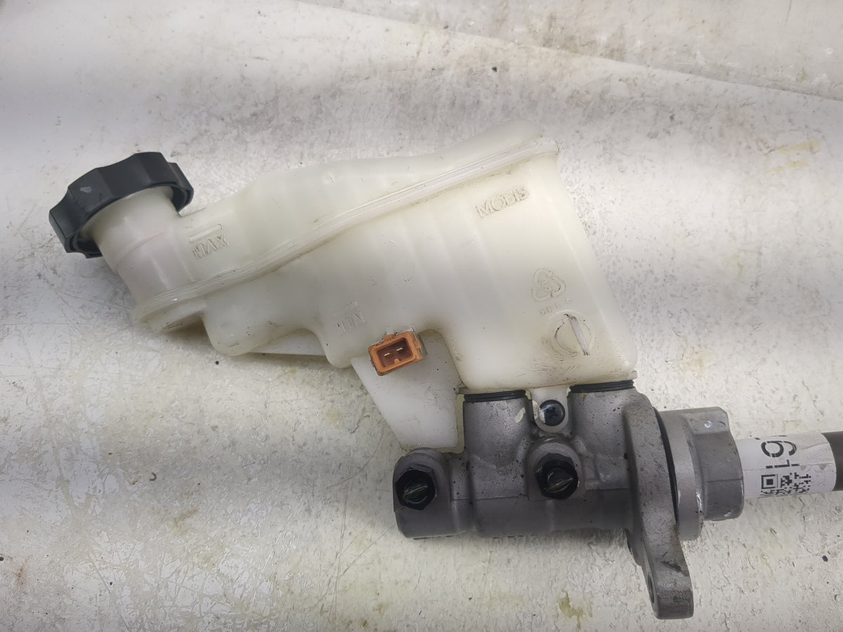 2014-2018 Kia Forte Brake Master Cylinder 1497982 - Oemusedautoparts1.com
