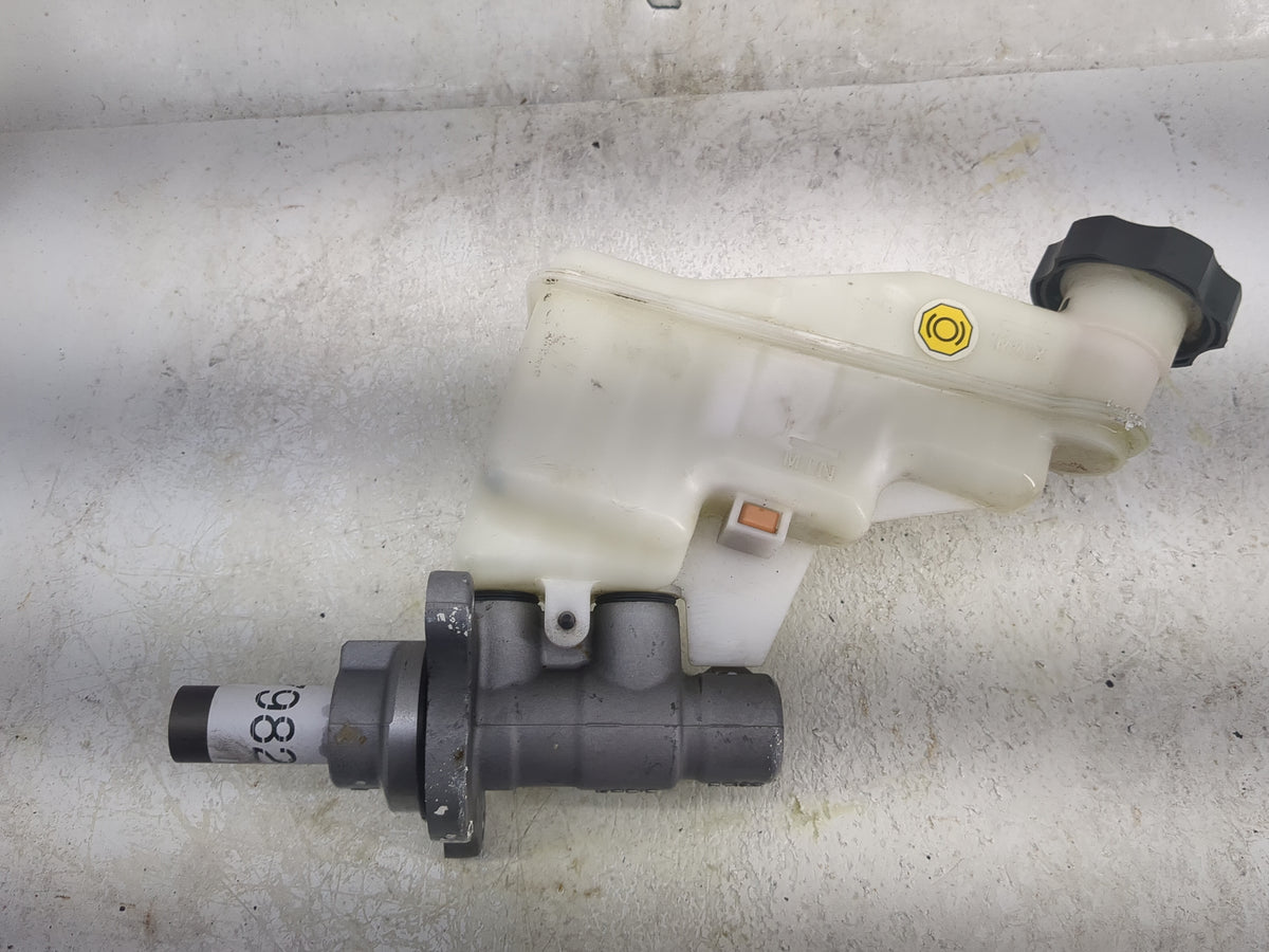 2014-2018 Kia Forte Brake Master Cylinder 1497982 - Oemusedautoparts1.com