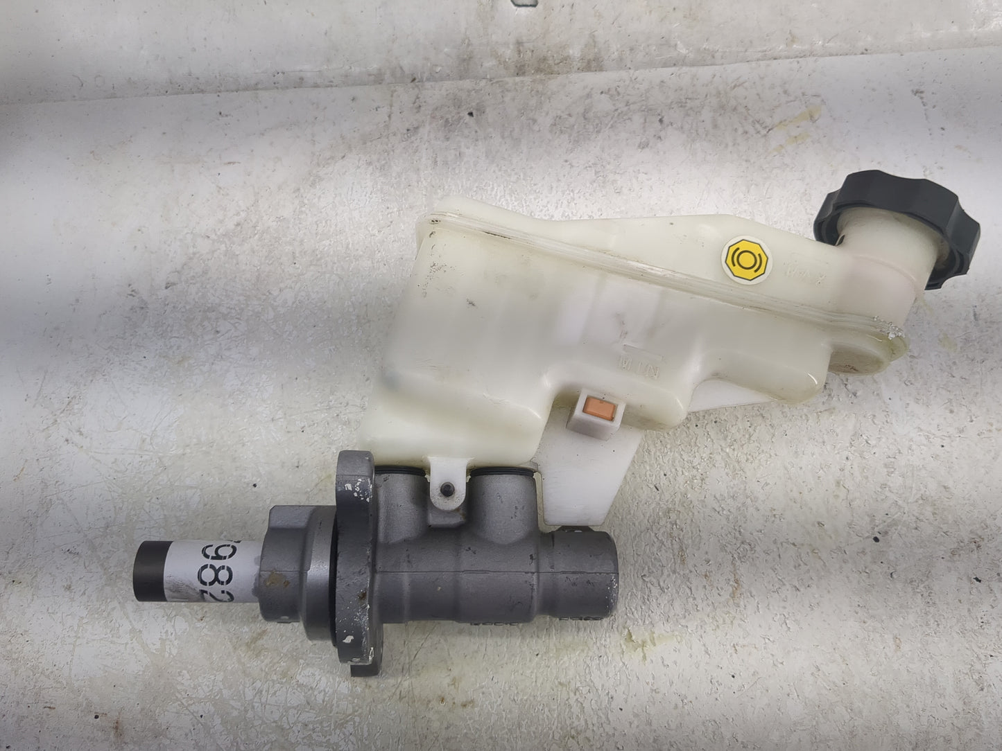 2014-2018 Kia Forte Brake Master Cylinder 1497982 - Oemusedautoparts1.com